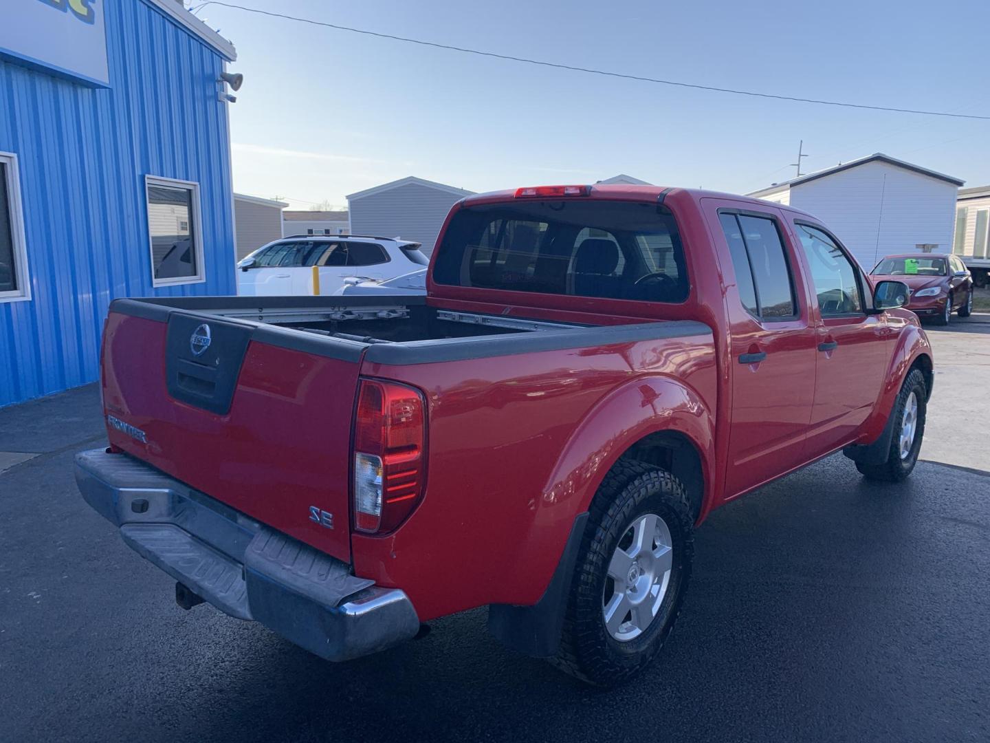 2007 RED /GRAY Nissan Frontier LE Crew Cab 2WD (1N6AD07U37C) with an 4.0L V6 DOHC 24V engine, 5-Speed Automatic Overdrive transmission, located at 506 S. Kingshighway, Cape Girardeau, MO, 63703, (573) 235-5000, 37.294991, -89.553635 - 2007 Nissan Frontier LE Air Conditioning Power Steering Tilt Whee Dual Air Bags Front and Sides Crew Cab Regular Bed All Wheel ABS We have financing available and we accept trades! Fill out a credit application on our website or come by today! If you have any questions, give us a call at - Photo#7