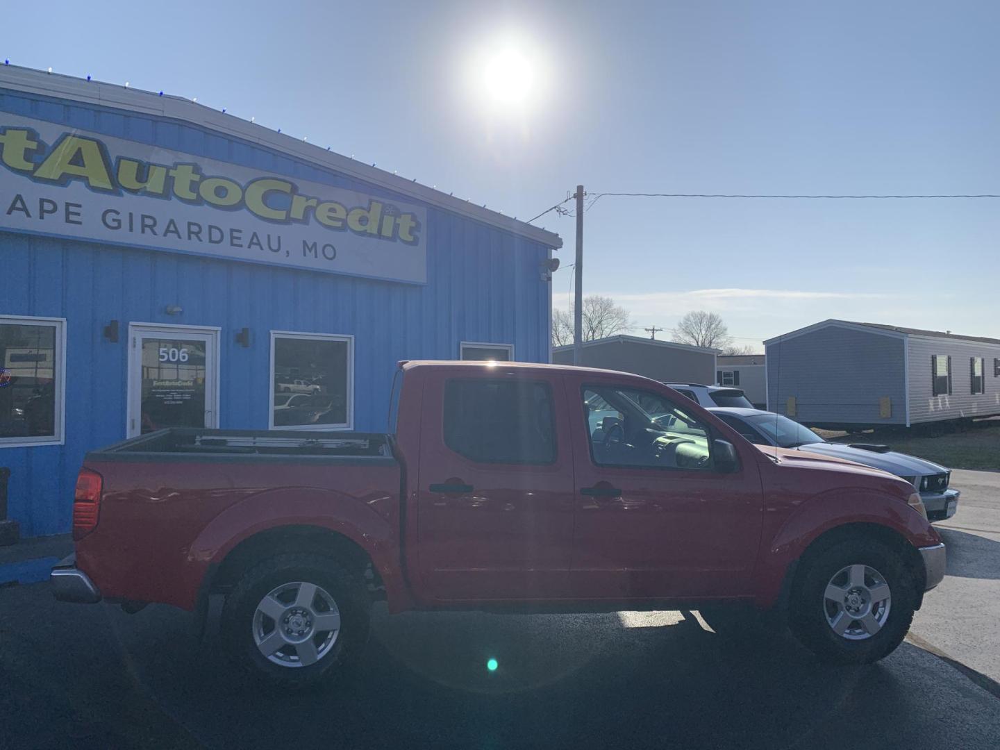 2007 RED /GRAY Nissan Frontier LE Crew Cab 2WD (1N6AD07U37C) with an 4.0L V6 DOHC 24V engine, 5-Speed Automatic Overdrive transmission, located at 506 S. Kingshighway, Cape Girardeau, MO, 63703, (573) 235-5000, 37.294991, -89.553635 - 2007 Nissan Frontier LE Air Conditioning Power Steering Tilt Whee Dual Air Bags Front and Sides Crew Cab Regular Bed All Wheel ABS We have financing available and we accept trades! Fill out a credit application on our website or come by today! If you have any questions, give us a call at - Photo#8