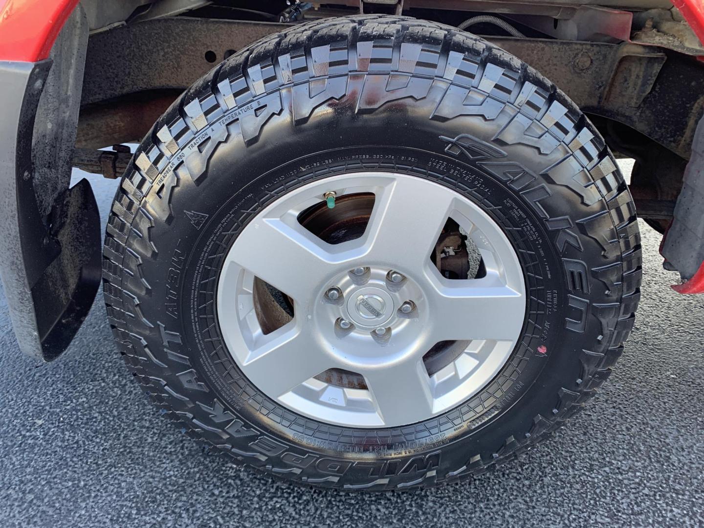 2007 RED /GRAY Nissan Frontier LE Crew Cab 2WD (1N6AD07U37C) with an 4.0L V6 DOHC 24V engine, 5-Speed Automatic Overdrive transmission, located at 506 S. Kingshighway, Cape Girardeau, MO, 63703, (573) 235-5000, 37.294991, -89.553635 - 2007 Nissan Frontier LE Air Conditioning Power Steering Tilt Whee Dual Air Bags Front and Sides Crew Cab Regular Bed All Wheel ABS We have financing available and we accept trades! Fill out a credit application on our website or come by today! If you have any questions, give us a call at - Photo#28