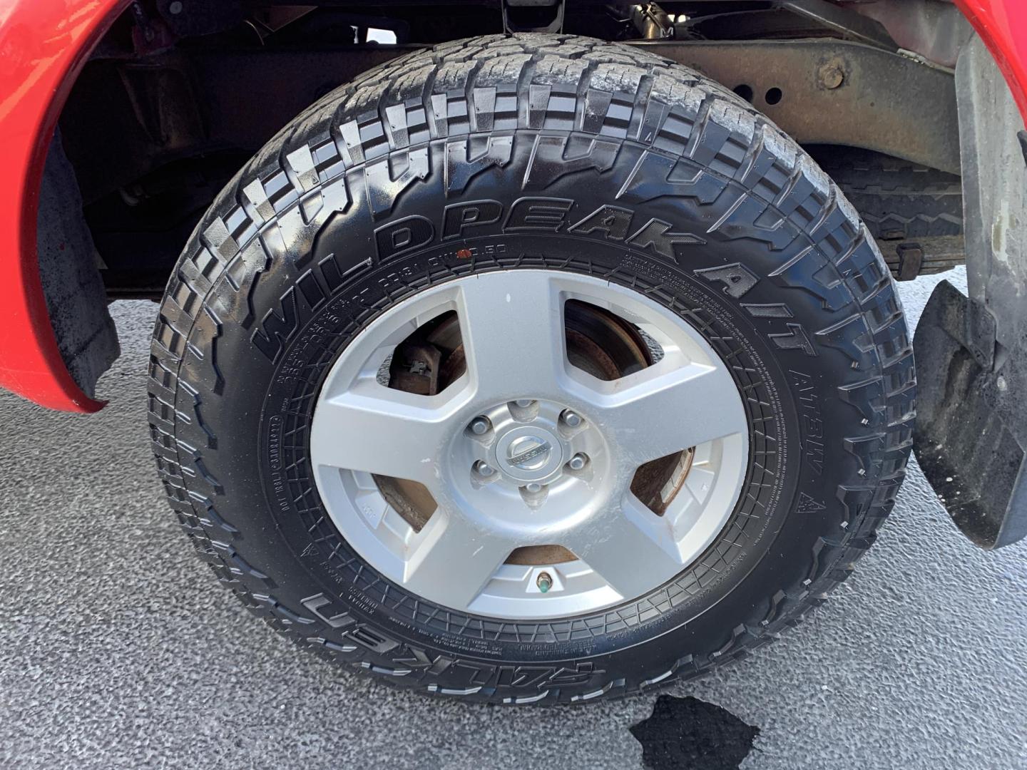 2007 RED /GRAY Nissan Frontier LE Crew Cab 2WD (1N6AD07U37C) with an 4.0L V6 DOHC 24V engine, 5-Speed Automatic Overdrive transmission, located at 506 S. Kingshighway, Cape Girardeau, MO, 63703, (573) 235-5000, 37.294991, -89.553635 - 2007 Nissan Frontier LE Air Conditioning Power Steering Tilt Whee Dual Air Bags Front and Sides Crew Cab Regular Bed All Wheel ABS We have financing available and we accept trades! Fill out a credit application on our website or come by today! If you have any questions, give us a call at - Photo#29
