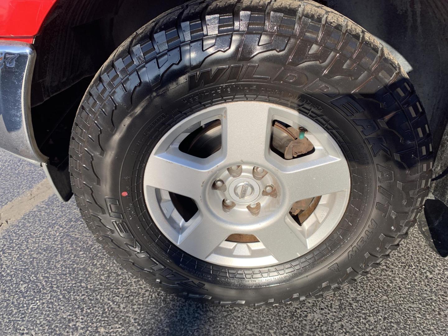 2007 RED /GRAY Nissan Frontier LE Crew Cab 2WD (1N6AD07U37C) with an 4.0L V6 DOHC 24V engine, 5-Speed Automatic Overdrive transmission, located at 506 S. Kingshighway, Cape Girardeau, MO, 63703, (573) 235-5000, 37.294991, -89.553635 - 2007 Nissan Frontier LE Air Conditioning Power Steering Tilt Whee Dual Air Bags Front and Sides Crew Cab Regular Bed All Wheel ABS We have financing available and we accept trades! Fill out a credit application on our website or come by today! If you have any questions, give us a call at - Photo#30