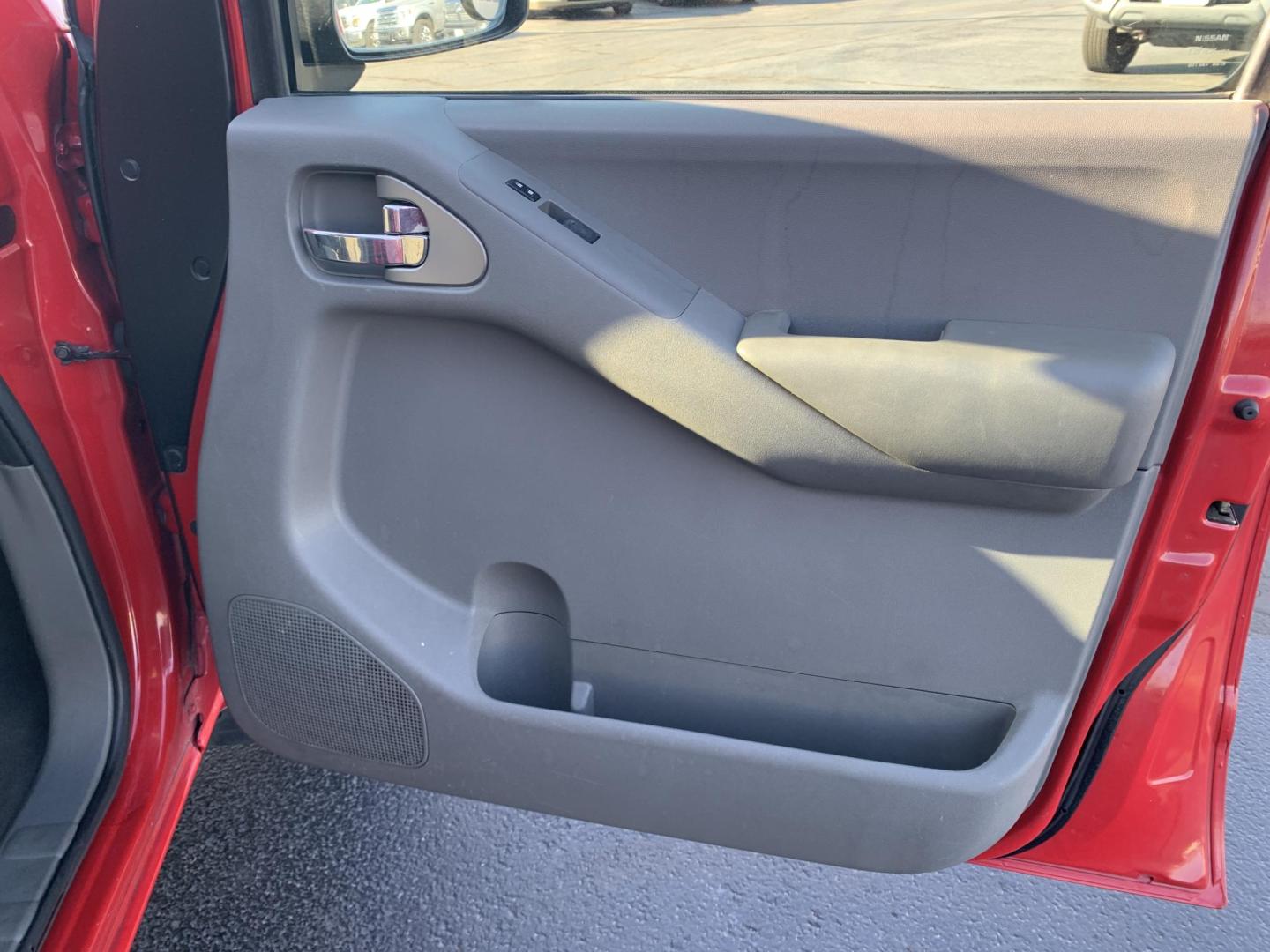 2007 RED /GRAY Nissan Frontier LE Crew Cab 2WD (1N6AD07U37C) with an 4.0L V6 DOHC 24V engine, 5-Speed Automatic Overdrive transmission, located at 506 S. Kingshighway, Cape Girardeau, MO, 63703, (573) 235-5000, 37.294991, -89.553635 - 2007 Nissan Frontier LE Air Conditioning Power Steering Tilt Whee Dual Air Bags Front and Sides Crew Cab Regular Bed All Wheel ABS We have financing available and we accept trades! Fill out a credit application on our website or come by today! If you have any questions, give us a call at - Photo#10