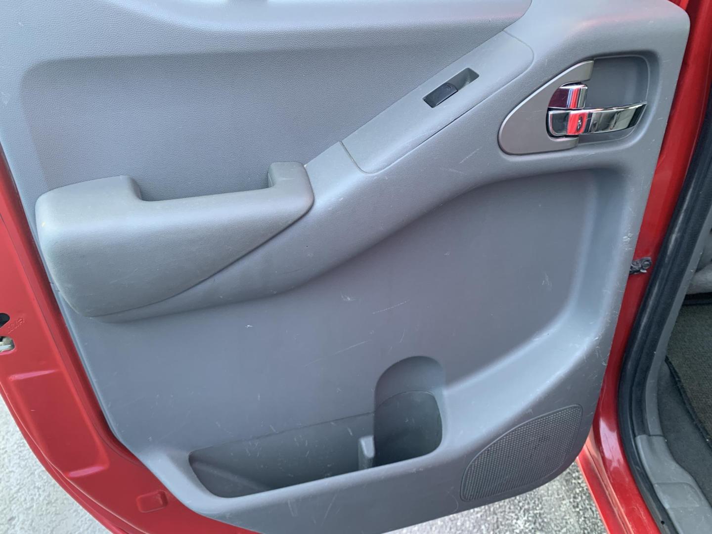 2007 RED /GRAY Nissan Frontier LE Crew Cab 2WD (1N6AD07U37C) with an 4.0L V6 DOHC 24V engine, 5-Speed Automatic Overdrive transmission, located at 506 S. Kingshighway, Cape Girardeau, MO, 63703, (573) 235-5000, 37.294991, -89.553635 - 2007 Nissan Frontier LE Air Conditioning Power Steering Tilt Whee Dual Air Bags Front and Sides Crew Cab Regular Bed All Wheel ABS We have financing available and we accept trades! Fill out a credit application on our website or come by today! If you have any questions, give us a call at - Photo#14