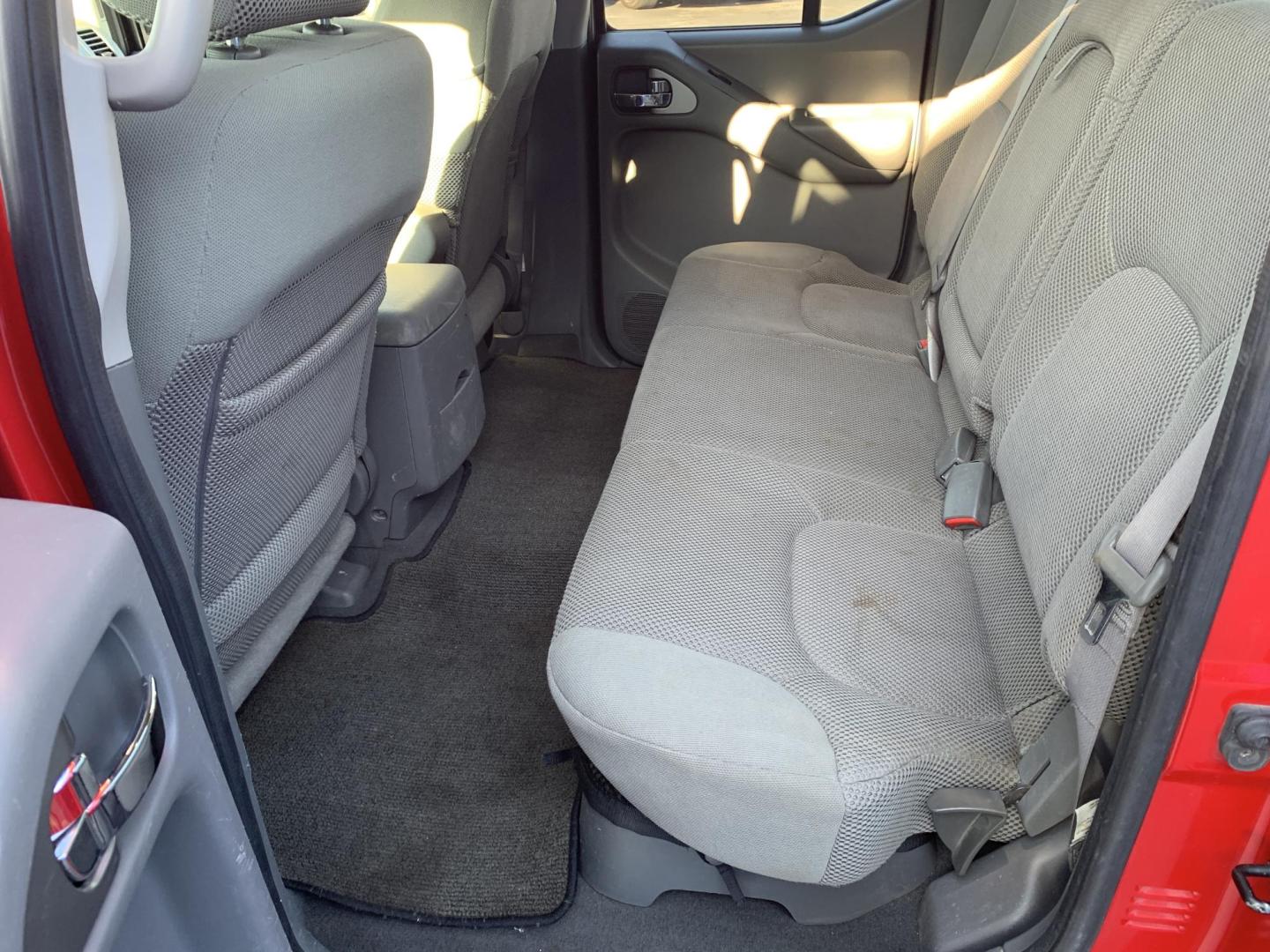 2007 RED /GRAY Nissan Frontier LE Crew Cab 2WD (1N6AD07U37C) with an 4.0L V6 DOHC 24V engine, 5-Speed Automatic Overdrive transmission, located at 506 S. Kingshighway, Cape Girardeau, MO, 63703, (573) 235-5000, 37.294991, -89.553635 - 2007 Nissan Frontier LE Air Conditioning Power Steering Tilt Whee Dual Air Bags Front and Sides Crew Cab Regular Bed All Wheel ABS We have financing available and we accept trades! Fill out a credit application on our website or come by today! If you have any questions, give us a call at - Photo#15