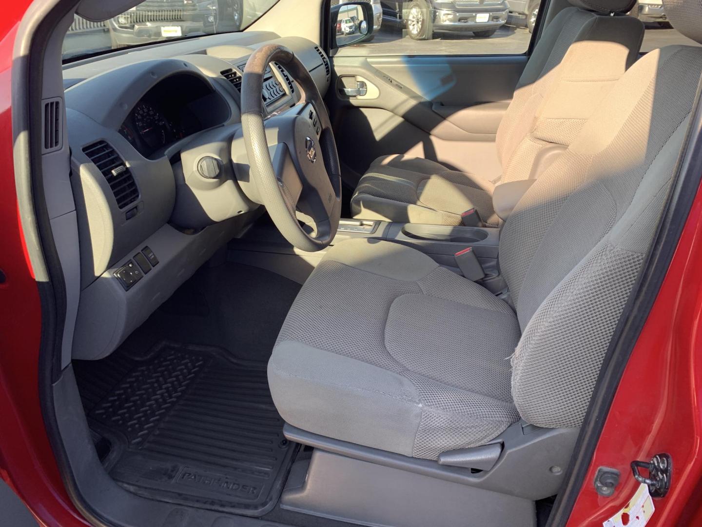 2007 RED /GRAY Nissan Frontier LE Crew Cab 2WD (1N6AD07U37C) with an 4.0L V6 DOHC 24V engine, 5-Speed Automatic Overdrive transmission, located at 506 S. Kingshighway, Cape Girardeau, MO, 63703, (573) 235-5000, 37.294991, -89.553635 - 2007 Nissan Frontier LE Air Conditioning Power Steering Tilt Whee Dual Air Bags Front and Sides Crew Cab Regular Bed All Wheel ABS We have financing available and we accept trades! Fill out a credit application on our website or come by today! If you have any questions, give us a call at - Photo#17