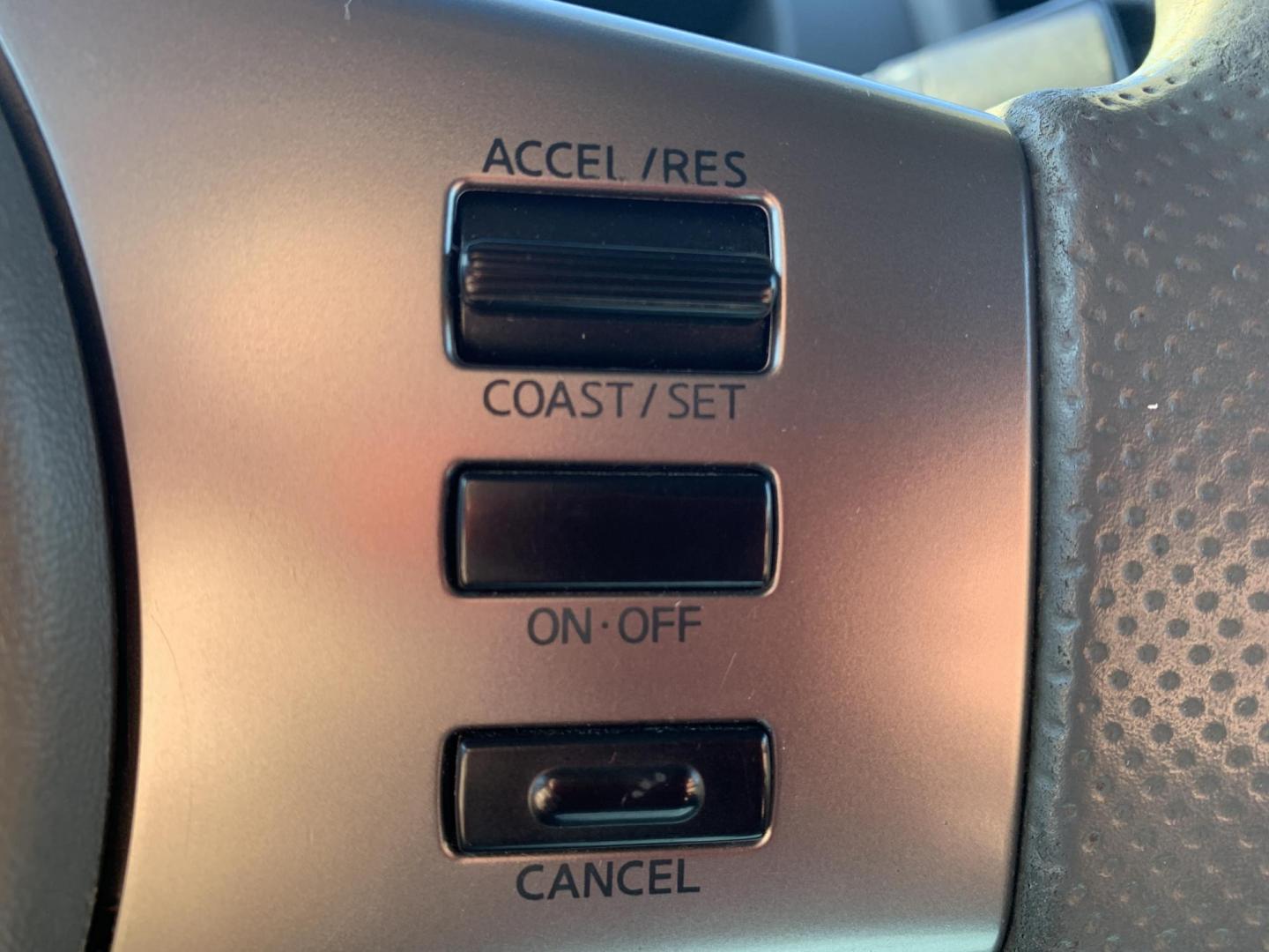 2007 RED /GRAY Nissan Frontier LE Crew Cab 2WD (1N6AD07U37C) with an 4.0L V6 DOHC 24V engine, 5-Speed Automatic Overdrive transmission, located at 506 S. Kingshighway, Cape Girardeau, MO, 63703, (573) 235-5000, 37.294991, -89.553635 - 2007 Nissan Frontier LE Air Conditioning Power Steering Tilt Whee Dual Air Bags Front and Sides Crew Cab Regular Bed All Wheel ABS We have financing available and we accept trades! Fill out a credit application on our website or come by today! If you have any questions, give us a call at - Photo#20