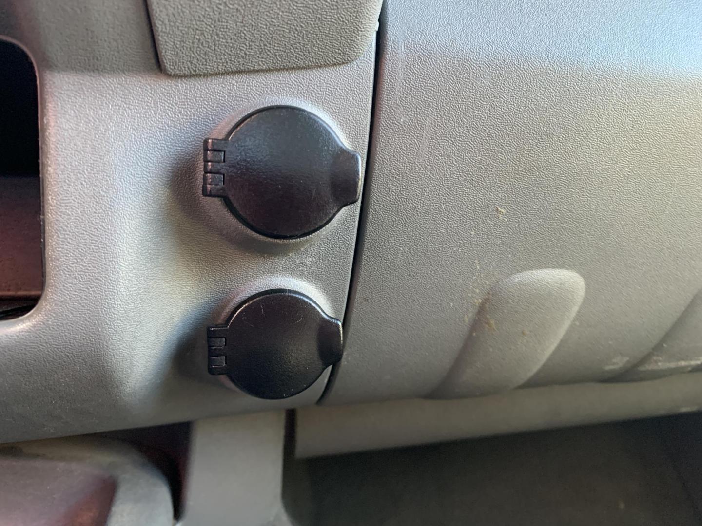 2007 RED /GRAY Nissan Frontier LE Crew Cab 2WD (1N6AD07U37C) with an 4.0L V6 DOHC 24V engine, 5-Speed Automatic Overdrive transmission, located at 506 S. Kingshighway, Cape Girardeau, MO, 63703, (573) 235-5000, 37.294991, -89.553635 - 2007 Nissan Frontier LE Air Conditioning Power Steering Tilt Whee Dual Air Bags Front and Sides Crew Cab Regular Bed All Wheel ABS We have financing available and we accept trades! Fill out a credit application on our website or come by today! If you have any questions, give us a call at - Photo#26