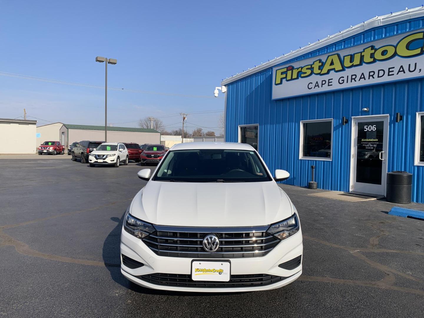 2021 WHITE /BLACK Volkswagen Jetta 1.4T S (3VWC57BU9MM) with an 1.4L L4 DOHC 20V engine, Automatic transmission, located at 506 S. Kingshighway, Cape Girardeau, MO, 63703, (573) 235-5000, 37.294991, -89.553635 - 2021 Volkswagen Jetta S 85,XXX mi 1.4L 4Cyl Automatic Front Wheel Drive Power Windows/Locks/Mirrors Backup Camera We have financing available and we accept trades! Fill out a credit application on our website or come by today! If you have any questions, give us a call at (573) 235-5000 or - Photo#1