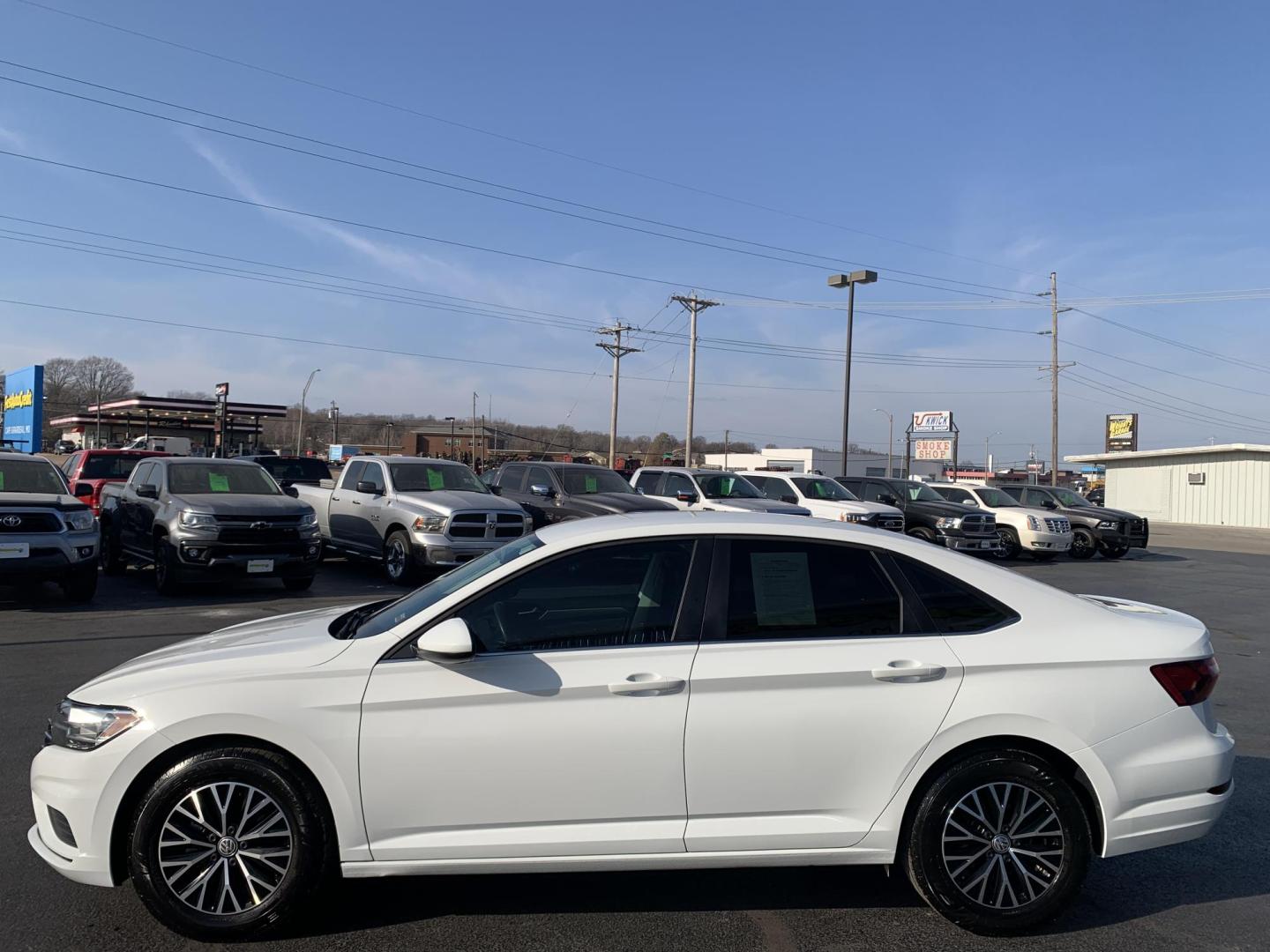 2021 WHITE /BLACK Volkswagen Jetta 1.4T S (3VWC57BU9MM) with an 1.4L L4 DOHC 20V engine, Automatic transmission, located at 506 S. Kingshighway, Cape Girardeau, MO, 63703, (573) 235-5000, 37.294991, -89.553635 - 2021 Volkswagen Jetta S 85,XXX mi 1.4L 4Cyl Automatic Front Wheel Drive Power Windows/Locks/Mirrors Backup Camera We have financing available and we accept trades! Fill out a credit application on our website or come by today! If you have any questions, give us a call at (573) 235-5000 or - Photo#3