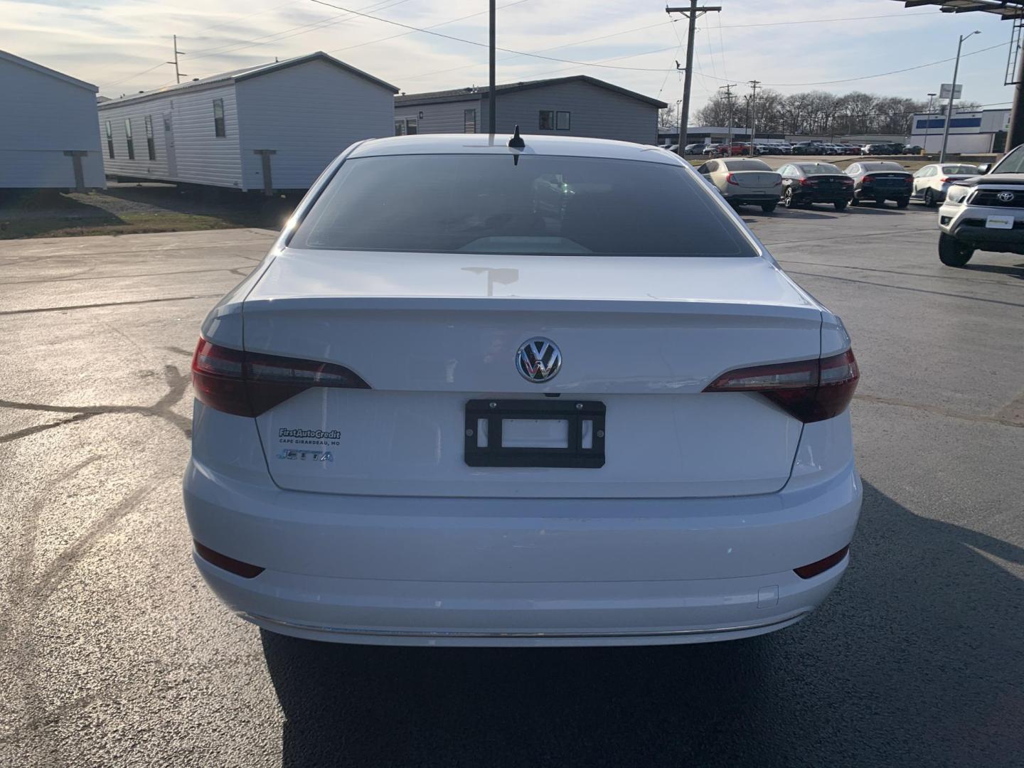 2021 WHITE /BLACK Volkswagen Jetta 1.4T S (3VWC57BU9MM) with an 1.4L L4 DOHC 20V engine, Automatic transmission, located at 506 S. Kingshighway, Cape Girardeau, MO, 63703, (573) 235-5000, 37.294991, -89.553635 - 2021 Volkswagen Jetta S 85,XXX mi 1.4L 4Cyl Automatic Front Wheel Drive Power Windows/Locks/Mirrors Backup Camera We have financing available and we accept trades! Fill out a credit application on our website or come by today! If you have any questions, give us a call at (573) 235-5000 or - Photo#5