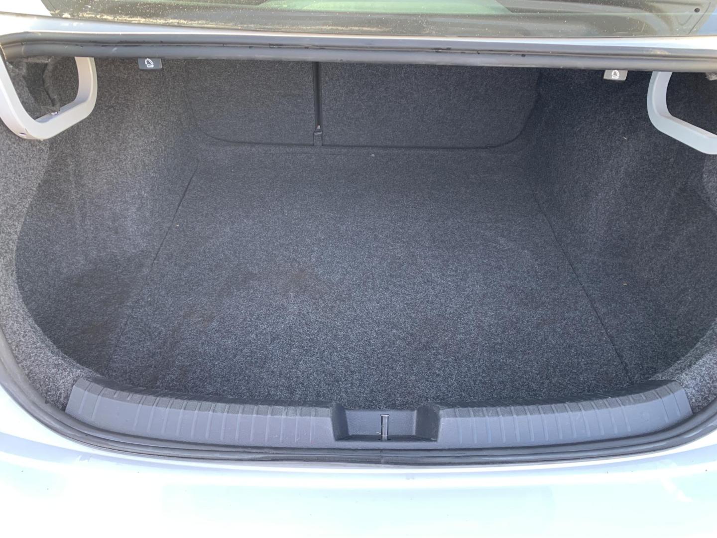 2021 WHITE /BLACK Volkswagen Jetta 1.4T S (3VWC57BU9MM) with an 1.4L L4 DOHC 20V engine, Automatic transmission, located at 506 S. Kingshighway, Cape Girardeau, MO, 63703, (573) 235-5000, 37.294991, -89.553635 - 2021 Volkswagen Jetta S 85,XXX mi 1.4L 4Cyl Automatic Front Wheel Drive Power Windows/Locks/Mirrors Backup Camera We have financing available and we accept trades! Fill out a credit application on our website or come by today! If you have any questions, give us a call at (573) 235-5000 or - Photo#6