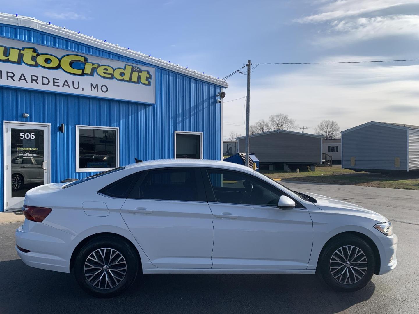 2021 WHITE /BLACK Volkswagen Jetta 1.4T S (3VWC57BU9MM) with an 1.4L L4 DOHC 20V engine, Automatic transmission, located at 506 S. Kingshighway, Cape Girardeau, MO, 63703, (573) 235-5000, 37.294991, -89.553635 - 2021 Volkswagen Jetta S 85,XXX mi 1.4L 4Cyl Automatic Front Wheel Drive Power Windows/Locks/Mirrors Backup Camera We have financing available and we accept trades! Fill out a credit application on our website or come by today! If you have any questions, give us a call at (573) 235-5000 or - Photo#8