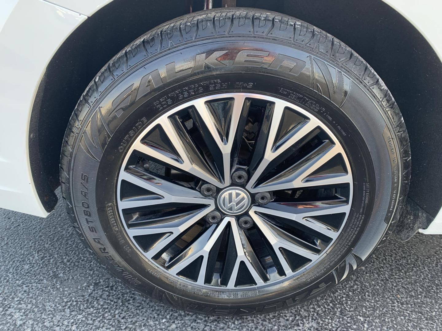 2021 WHITE /BLACK Volkswagen Jetta 1.4T S (3VWC57BU9MM) with an 1.4L L4 DOHC 20V engine, Automatic transmission, located at 506 S. Kingshighway, Cape Girardeau, MO, 63703, (573) 235-5000, 37.294991, -89.553635 - 2021 Volkswagen Jetta S 85,XXX mi 1.4L 4Cyl Automatic Front Wheel Drive Power Windows/Locks/Mirrors Backup Camera We have financing available and we accept trades! Fill out a credit application on our website or come by today! If you have any questions, give us a call at (573) 235-5000 or - Photo#28