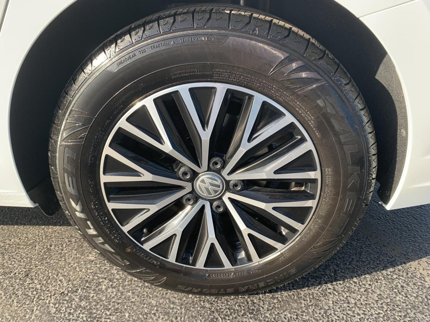 2021 WHITE /BLACK Volkswagen Jetta 1.4T S (3VWC57BU9MM) with an 1.4L L4 DOHC 20V engine, Automatic transmission, located at 506 S. Kingshighway, Cape Girardeau, MO, 63703, (573) 235-5000, 37.294991, -89.553635 - 2021 Volkswagen Jetta S 85,XXX mi 1.4L 4Cyl Automatic Front Wheel Drive Power Windows/Locks/Mirrors Backup Camera We have financing available and we accept trades! Fill out a credit application on our website or come by today! If you have any questions, give us a call at (573) 235-5000 or - Photo#29