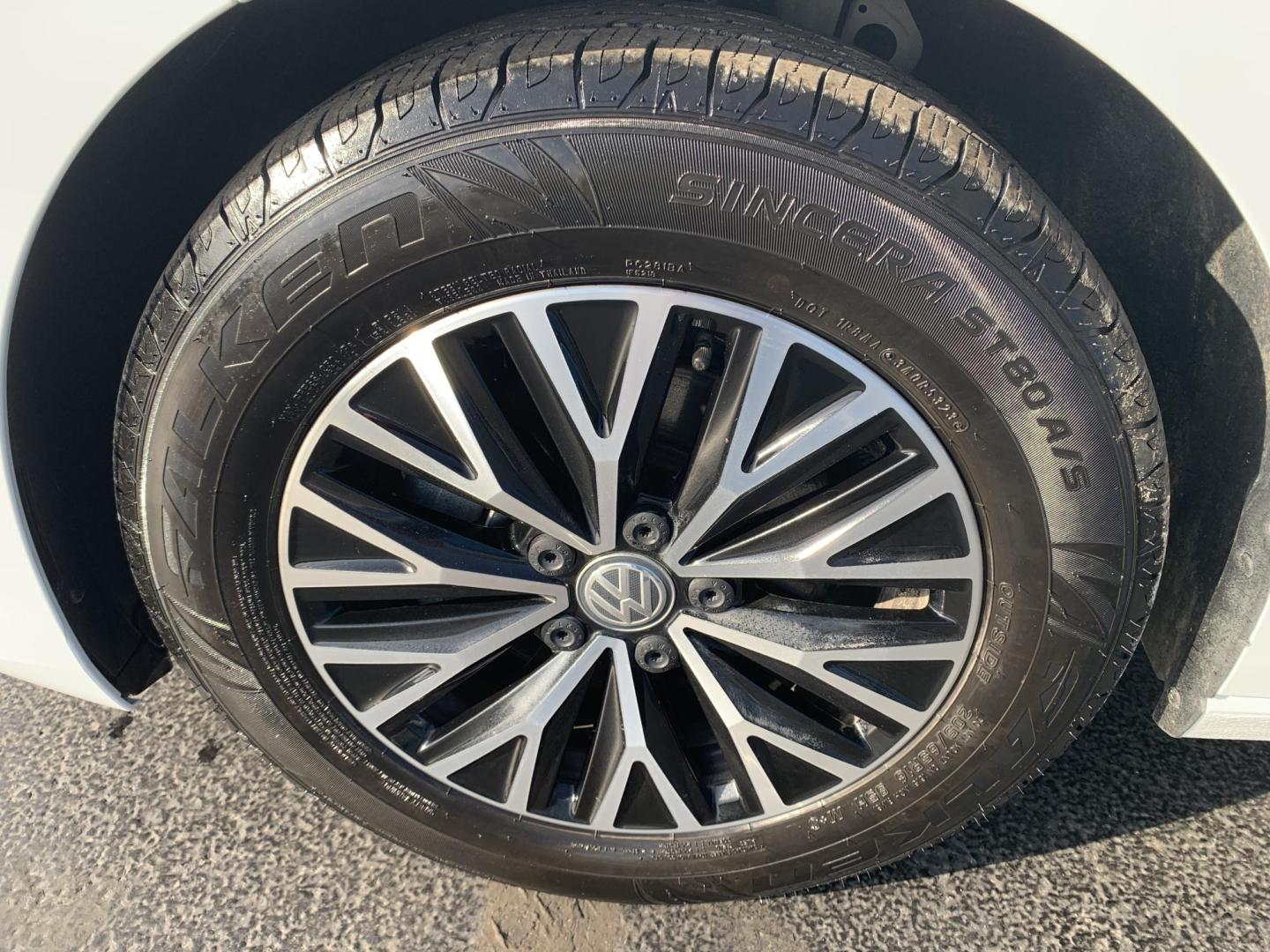 2021 WHITE /BLACK Volkswagen Jetta 1.4T S (3VWC57BU9MM) with an 1.4L L4 DOHC 20V engine, Automatic transmission, located at 506 S. Kingshighway, Cape Girardeau, MO, 63703, (573) 235-5000, 37.294991, -89.553635 - 2021 Volkswagen Jetta S 85,XXX mi 1.4L 4Cyl Automatic Front Wheel Drive Power Windows/Locks/Mirrors Backup Camera We have financing available and we accept trades! Fill out a credit application on our website or come by today! If you have any questions, give us a call at (573) 235-5000 or - Photo#30