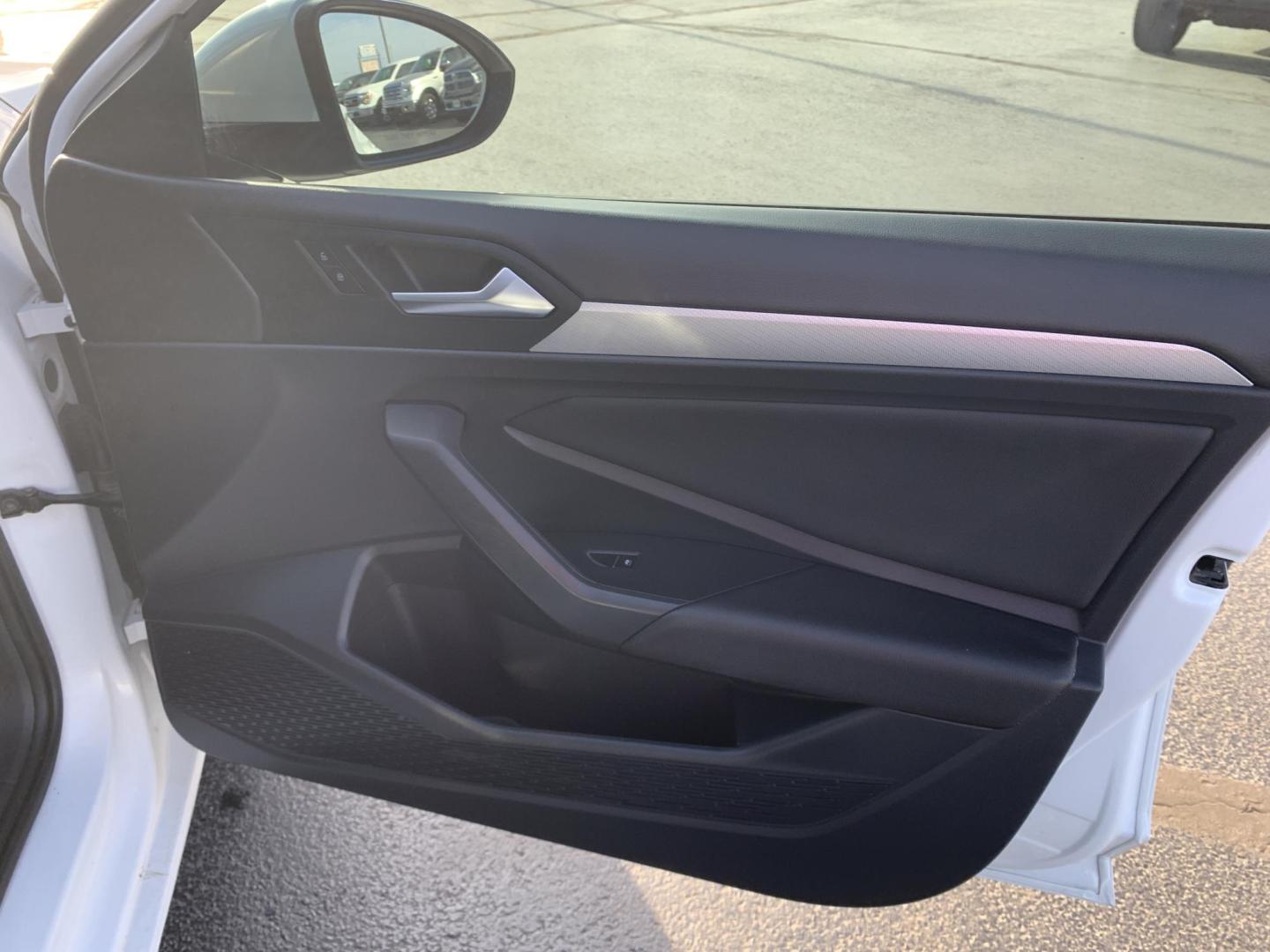 2021 WHITE /BLACK Volkswagen Jetta 1.4T S (3VWC57BU9MM) with an 1.4L L4 DOHC 20V engine, Automatic transmission, located at 506 S. Kingshighway, Cape Girardeau, MO, 63703, (573) 235-5000, 37.294991, -89.553635 - 2021 Volkswagen Jetta S 85,XXX mi 1.4L 4Cyl Automatic Front Wheel Drive Power Windows/Locks/Mirrors Backup Camera We have financing available and we accept trades! Fill out a credit application on our website or come by today! If you have any questions, give us a call at (573) 235-5000 or - Photo#10