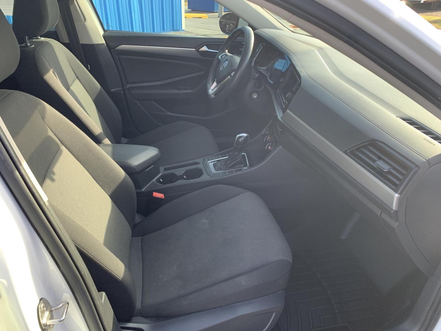 2021 WHITE /BLACK Volkswagen Jetta 1.4T S (3VWC57BU9MM) with an 1.4L L4 DOHC 20V engine, Automatic transmission, located at 506 S. Kingshighway, Cape Girardeau, MO, 63703, (573) 235-5000, 37.294991, -89.553635 - 2021 Volkswagen Jetta S 85,XXX mi 1.4L 4Cyl Automatic Front Wheel Drive Power Windows/Locks/Mirrors Backup Camera We have financing available and we accept trades! Fill out a credit application on our website or come by today! If you have any questions, give us a call at (573) 235-5000 or - Photo#11