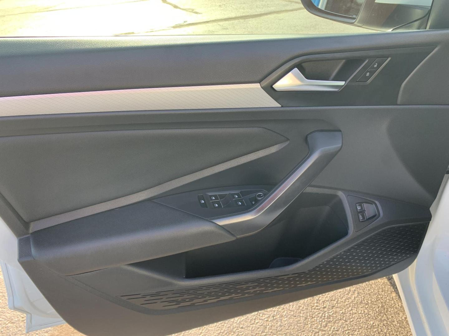 2021 WHITE /BLACK Volkswagen Jetta 1.4T S (3VWC57BU9MM) with an 1.4L L4 DOHC 20V engine, Automatic transmission, located at 506 S. Kingshighway, Cape Girardeau, MO, 63703, (573) 235-5000, 37.294991, -89.553635 - 2021 Volkswagen Jetta S 85,XXX mi 1.4L 4Cyl Automatic Front Wheel Drive Power Windows/Locks/Mirrors Backup Camera We have financing available and we accept trades! Fill out a credit application on our website or come by today! If you have any questions, give us a call at (573) 235-5000 or - Photo#16