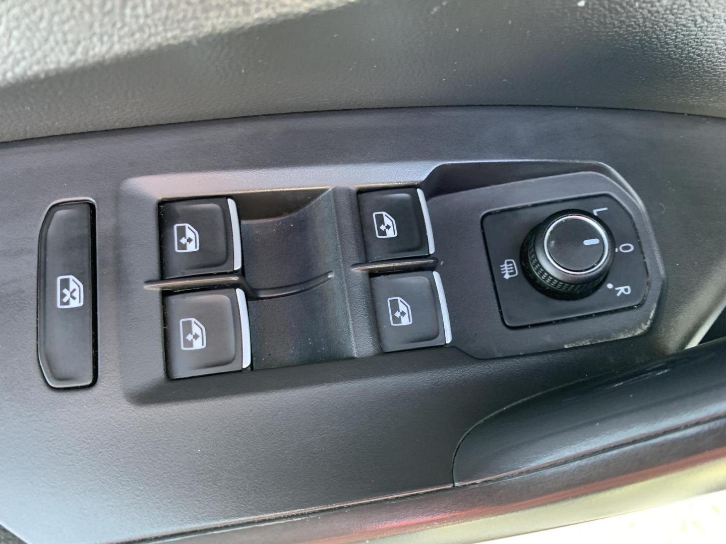 2021 WHITE /BLACK Volkswagen Jetta 1.4T S (3VWC57BU9MM) with an 1.4L L4 DOHC 20V engine, Automatic transmission, located at 506 S. Kingshighway, Cape Girardeau, MO, 63703, (573) 235-5000, 37.294991, -89.553635 - 2021 Volkswagen Jetta S 85,XXX mi 1.4L 4Cyl Automatic Front Wheel Drive Power Windows/Locks/Mirrors Backup Camera We have financing available and we accept trades! Fill out a credit application on our website or come by today! If you have any questions, give us a call at (573) 235-5000 or - Photo#17