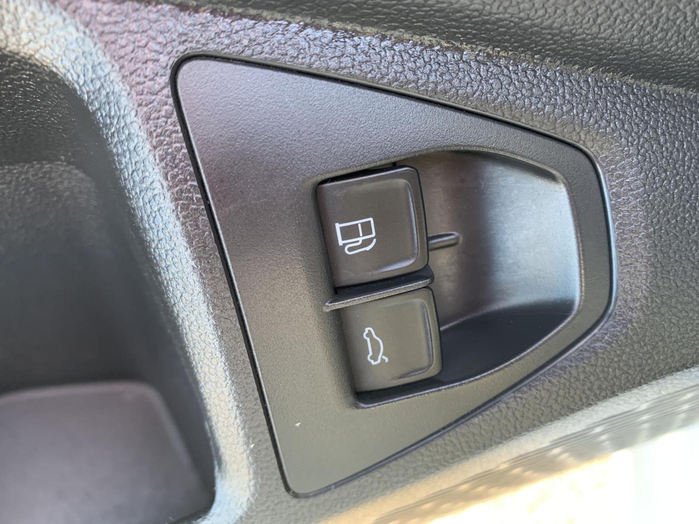 2021 WHITE /BLACK Volkswagen Jetta 1.4T S (3VWC57BU9MM) with an 1.4L L4 DOHC 20V engine, Automatic transmission, located at 506 S. Kingshighway, Cape Girardeau, MO, 63703, (573) 235-5000, 37.294991, -89.553635 - 2021 Volkswagen Jetta S 85,XXX mi 1.4L 4Cyl Automatic Front Wheel Drive Power Windows/Locks/Mirrors Backup Camera We have financing available and we accept trades! Fill out a credit application on our website or come by today! If you have any questions, give us a call at (573) 235-5000 or - Photo#18