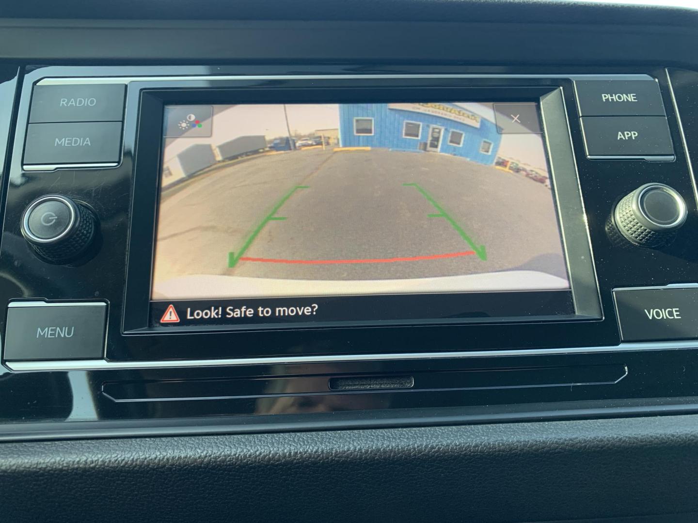 2021 WHITE /BLACK Volkswagen Jetta 1.4T S (3VWC57BU9MM) with an 1.4L L4 DOHC 20V engine, Automatic transmission, located at 506 S. Kingshighway, Cape Girardeau, MO, 63703, (573) 235-5000, 37.294991, -89.553635 - 2021 Volkswagen Jetta S 85,XXX mi 1.4L 4Cyl Automatic Front Wheel Drive Power Windows/Locks/Mirrors Backup Camera We have financing available and we accept trades! Fill out a credit application on our website or come by today! If you have any questions, give us a call at (573) 235-5000 or - Photo#21