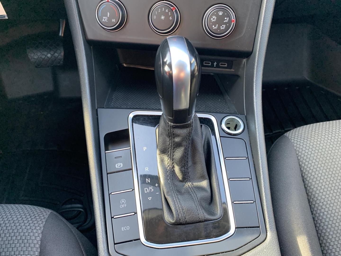 2021 WHITE /BLACK Volkswagen Jetta 1.4T S (3VWC57BU9MM) with an 1.4L L4 DOHC 20V engine, Automatic transmission, located at 506 S. Kingshighway, Cape Girardeau, MO, 63703, (573) 235-5000, 37.294991, -89.553635 - 2021 Volkswagen Jetta S 85,XXX mi 1.4L 4Cyl Automatic Front Wheel Drive Power Windows/Locks/Mirrors Backup Camera We have financing available and we accept trades! Fill out a credit application on our website or come by today! If you have any questions, give us a call at (573) 235-5000 or - Photo#25