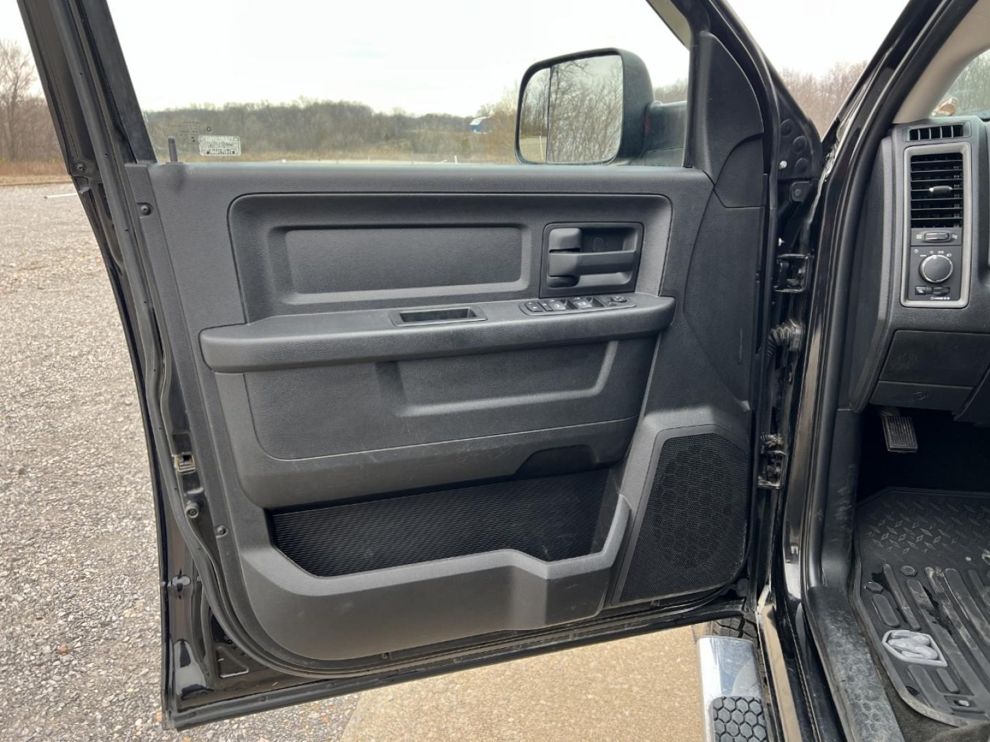 2018 BLACK /Gray RAM 2500 Tradesman Crew Cab SWB 4WD (3C6UR5CL7JG) with an 6.7L I6 TURBO DIESEL engine, 6A transmission, located at 2990 Old Orchard Rd., Jackson, MO, 63755, 37.354214, -89.612106 - 2018 Ram 2500 Tradesman 137xxx miles 4x4 6.7L I6 Turbo Diesel Automatic New Tires Backup Camera Bluetooth Remote Start Crusie Power Windows/Locks/Mirrors We have financing available and we accept trades! Fill out a credit application on our website or come by today! If you have any quest - Photo#12