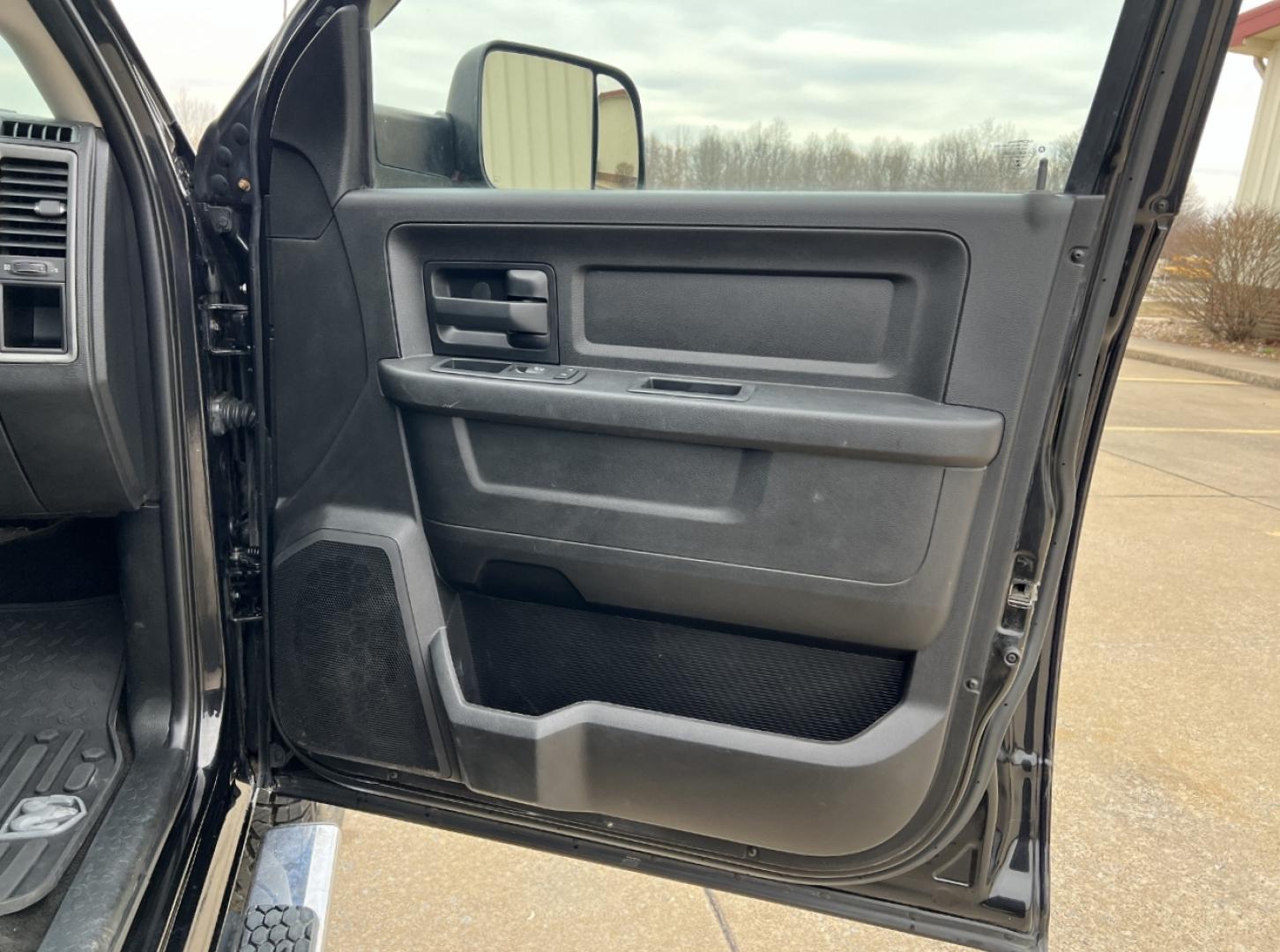 2018 BLACK /Gray RAM 2500 Tradesman Crew Cab SWB 4WD (3C6UR5CL7JG) with an 6.7L I6 TURBO DIESEL engine, 6A transmission, located at 2990 Old Orchard Rd., Jackson, MO, 63755, 37.354214, -89.612106 - 2018 Ram 2500 Tradesman 137xxx miles 4x4 6.7L I6 Turbo Diesel Automatic New Tires Backup Camera Bluetooth Remote Start Crusie Power Windows/Locks/Mirrors We have financing available and we accept trades! Fill out a credit application on our website or come by today! If you have any quest - Photo#14