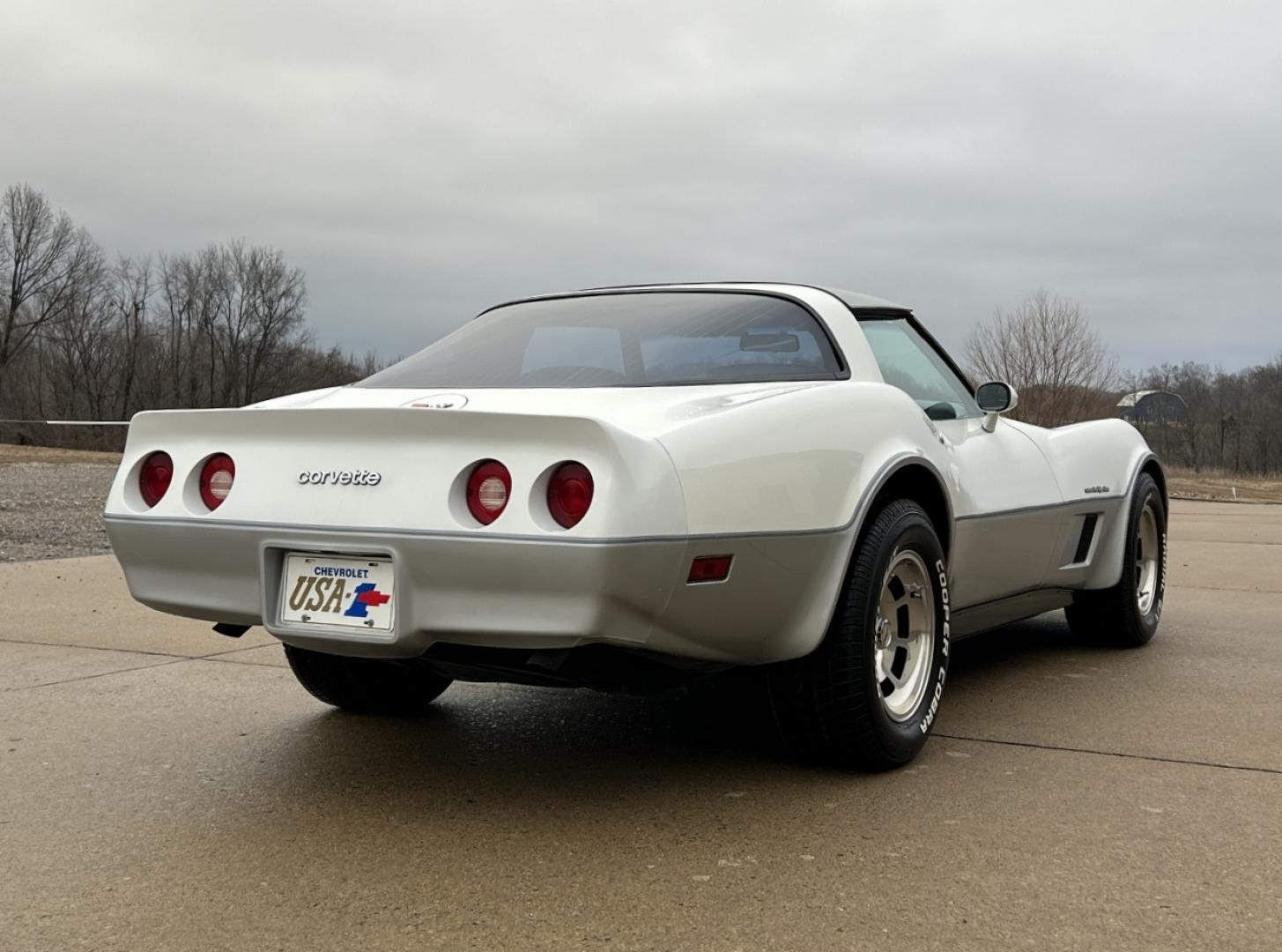 1982 WHITE /Gray Chevrolet Corvette Coupe (1G1AY878XC5) with an 5.7L V8 engine, Automatic transmission, located at 2990 Old Orchard Rd., Jackson, MO, 63755, 37.354214, -89.612106 - 1982 Chevrolet Corvette Only 67xxx miles Rear Wheel Drive 5.7L V8 Automatic Leather Power Driver Seat Cruise Power Windows/Locks/Mirrors We have financing available and we accept trades! Fill out a credit application on our website or come by today! If you have any questions, give us a cal - Photo#7