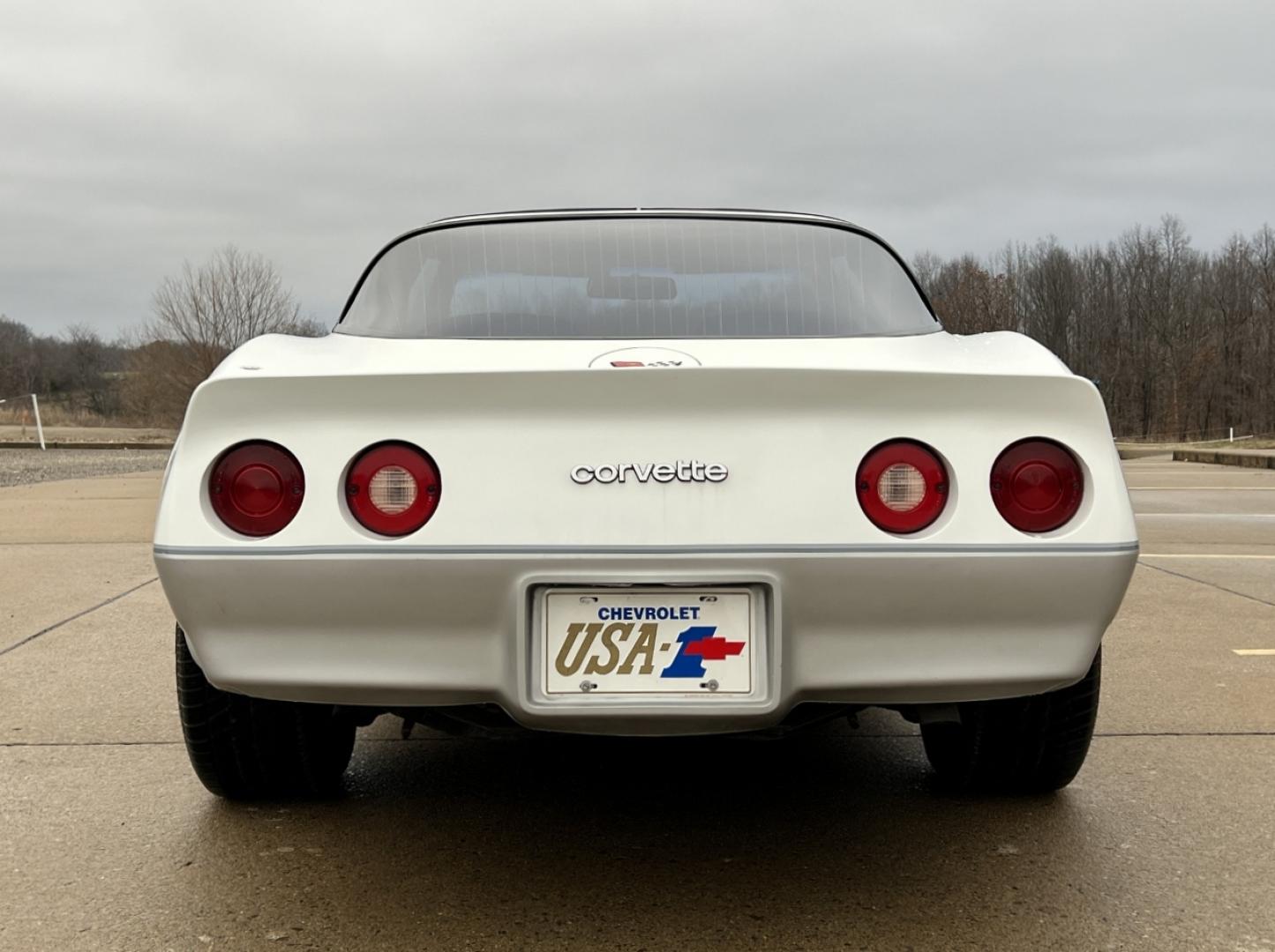 1982 WHITE /Gray Chevrolet Corvette Coupe (1G1AY878XC5) with an 5.7L V8 engine, Automatic transmission, located at 2990 Old Orchard Rd., Jackson, MO, 63755, 37.354214, -89.612106 - 1982 Chevrolet Corvette Only 67xxx miles Rear Wheel Drive 5.7L V8 Automatic Leather Power Driver Seat Cruise Power Windows/Locks/Mirrors We have financing available and we accept trades! Fill out a credit application on our website or come by today! If you have any questions, give us a cal - Photo#9