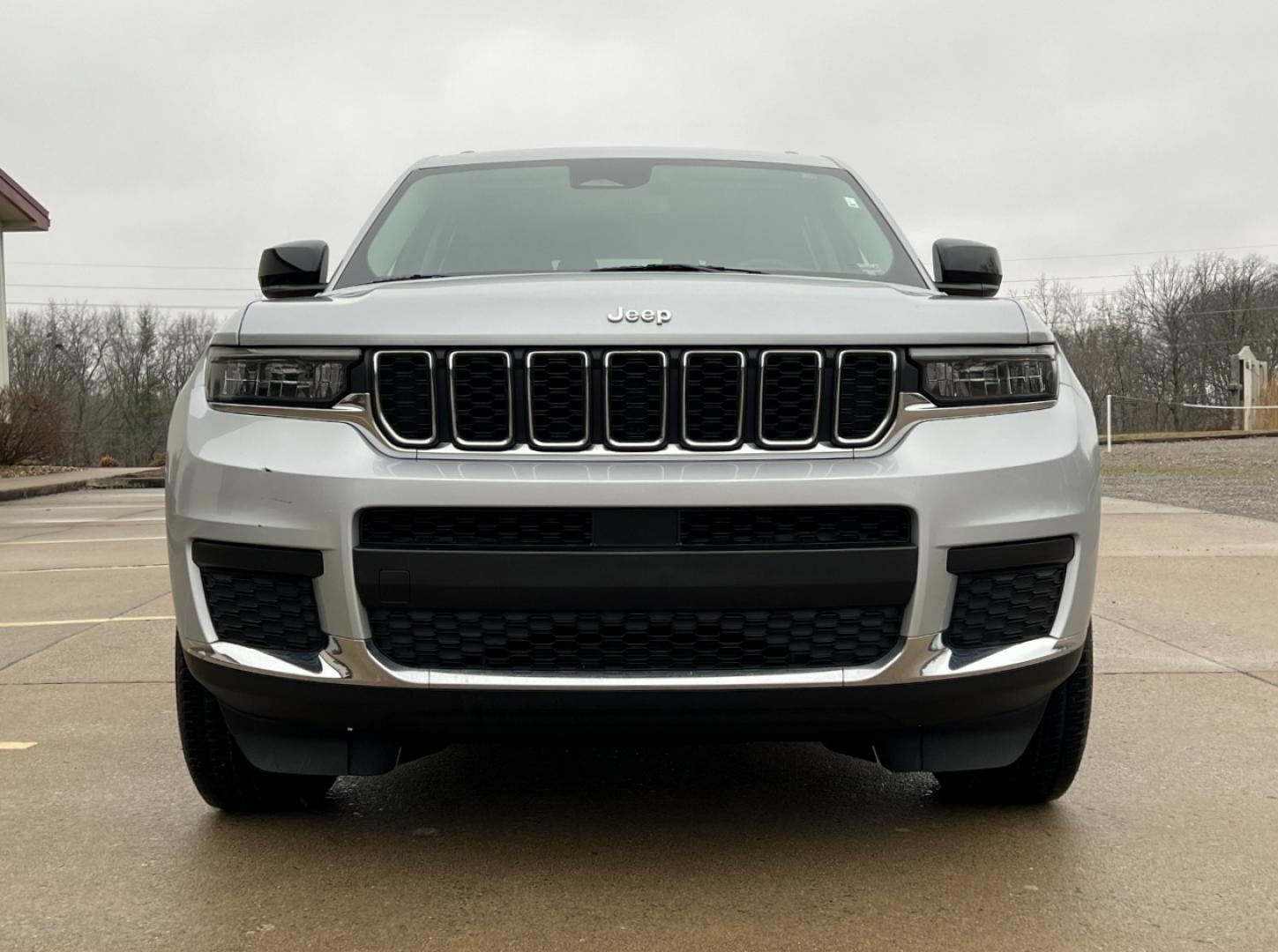 2023 SILVER /Black Jeep Grand Cherokee L Laredo 4WD (1C4RJKAG9P8) with an 3.6L V6 engine, Automatic transmission, located at 2990 Old Orchard Rd., Jackson, MO, 63755, 37.354214, -89.612106 - 2023 Jeep Grand Cherokee L Laredo 1-Owner 71xxx miles 4x4 3.6L V6 Automatic 3rd Row Backup Camera Power Driver Seat Bluetooth Cruise Power Windows/Locks/Mirrors We have financing available and we accept trades! Fill out a credit application on our website or come by today! If you have a - Photo#10