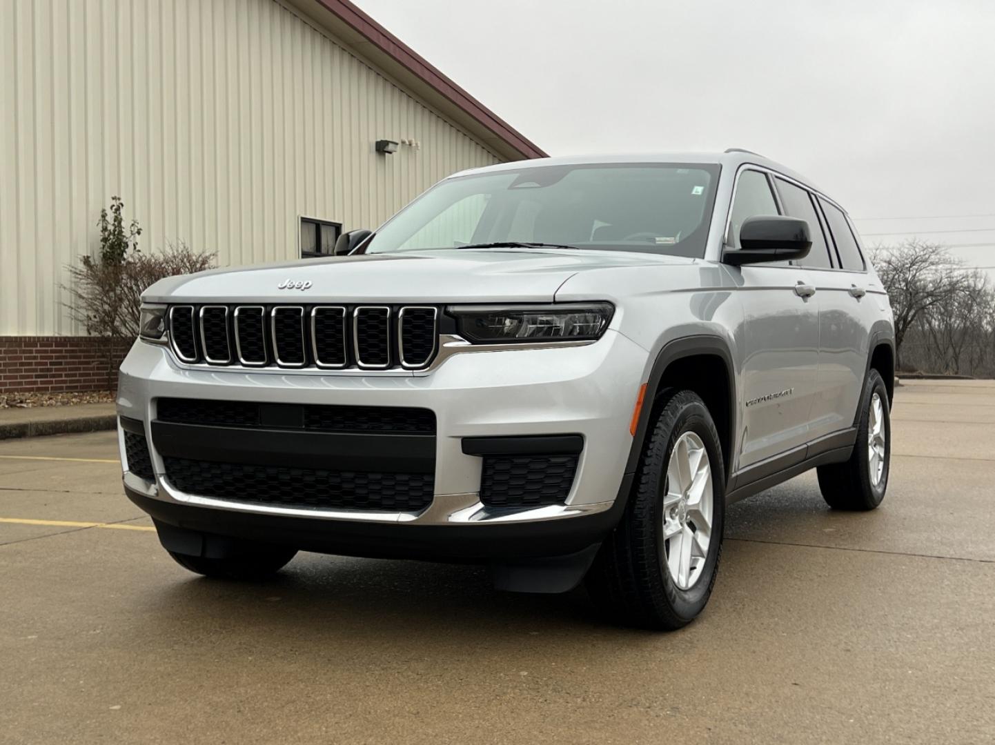 2023 SILVER /Black Jeep Grand Cherokee L Laredo 4WD (1C4RJKAG9P8) with an 3.6L V6 engine, Automatic transmission, located at 2990 Old Orchard Rd., Jackson, MO, 63755, 37.354214, -89.612106 - 2023 Jeep Grand Cherokee L Laredo 1-Owner 71xxx miles 4x4 3.6L V6 Automatic 3rd Row Backup Camera Power Driver Seat Bluetooth Cruise Power Windows/Locks/Mirrors We have financing available and we accept trades! Fill out a credit application on our website or come by today! If you have a - Photo#4
