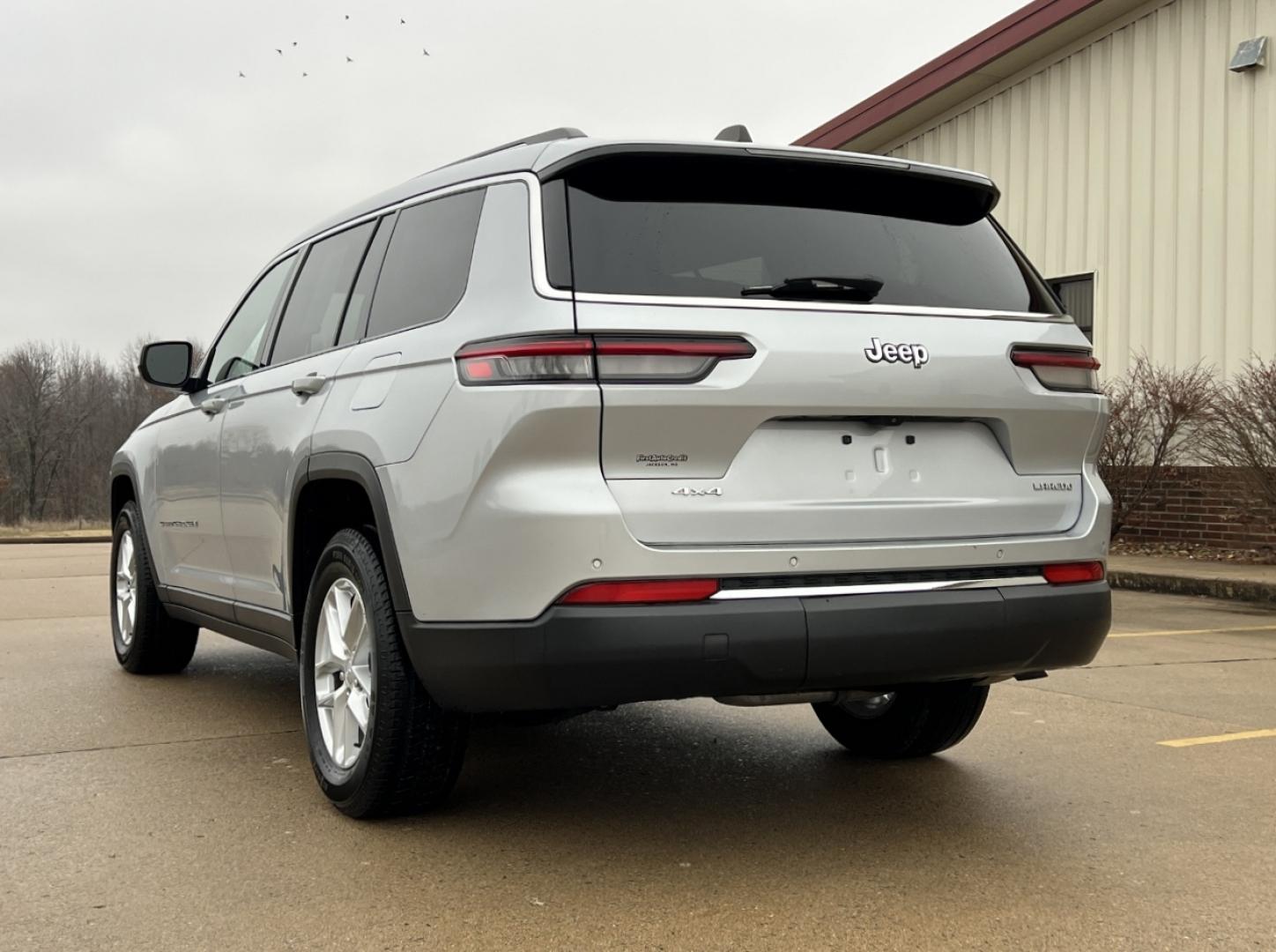 2023 SILVER /Black Jeep Grand Cherokee L Laredo 4WD (1C4RJKAG9P8) with an 3.6L V6 engine, Automatic transmission, located at 2990 Old Orchard Rd., Jackson, MO, 63755, 37.354214, -89.612106 - 2023 Jeep Grand Cherokee L Laredo 1-Owner 71xxx miles 4x4 3.6L V6 Automatic 3rd Row Backup Camera Power Driver Seat Bluetooth Cruise Power Windows/Locks/Mirrors We have financing available and we accept trades! Fill out a credit application on our website or come by today! If you have a - Photo#8
