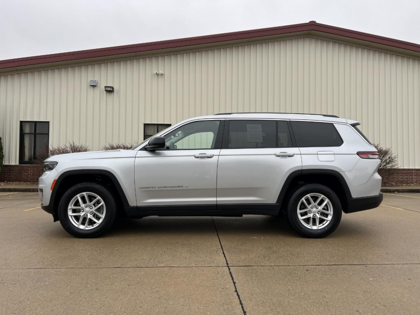 2023 SILVER /Black Jeep Grand Cherokee L Laredo 4WD (1C4RJKAG9P8) with an 3.6L V6 engine, Automatic transmission, located at 2990 Old Orchard Rd., Jackson, MO, 63755, 37.354214, -89.612106 - 2023 Jeep Grand Cherokee L Laredo 1-Owner 71xxx miles 4x4 3.6L V6 Automatic 3rd Row Backup Camera Power Driver Seat Bluetooth Cruise Power Windows/Locks/Mirrors We have financing available and we accept trades! Fill out a credit application on our website or come by today! If you have a - Photo#5