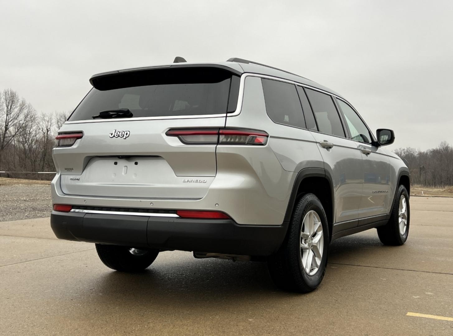 2023 SILVER /Black Jeep Grand Cherokee L Laredo 4WD (1C4RJKAG9P8) with an 3.6L V6 engine, Automatic transmission, located at 2990 Old Orchard Rd., Jackson, MO, 63755, 37.354214, -89.612106 - 2023 Jeep Grand Cherokee L Laredo 1-Owner 71xxx miles 4x4 3.6L V6 Automatic 3rd Row Backup Camera Power Driver Seat Bluetooth Cruise Power Windows/Locks/Mirrors We have financing available and we accept trades! Fill out a credit application on our website or come by today! If you have a - Photo#7