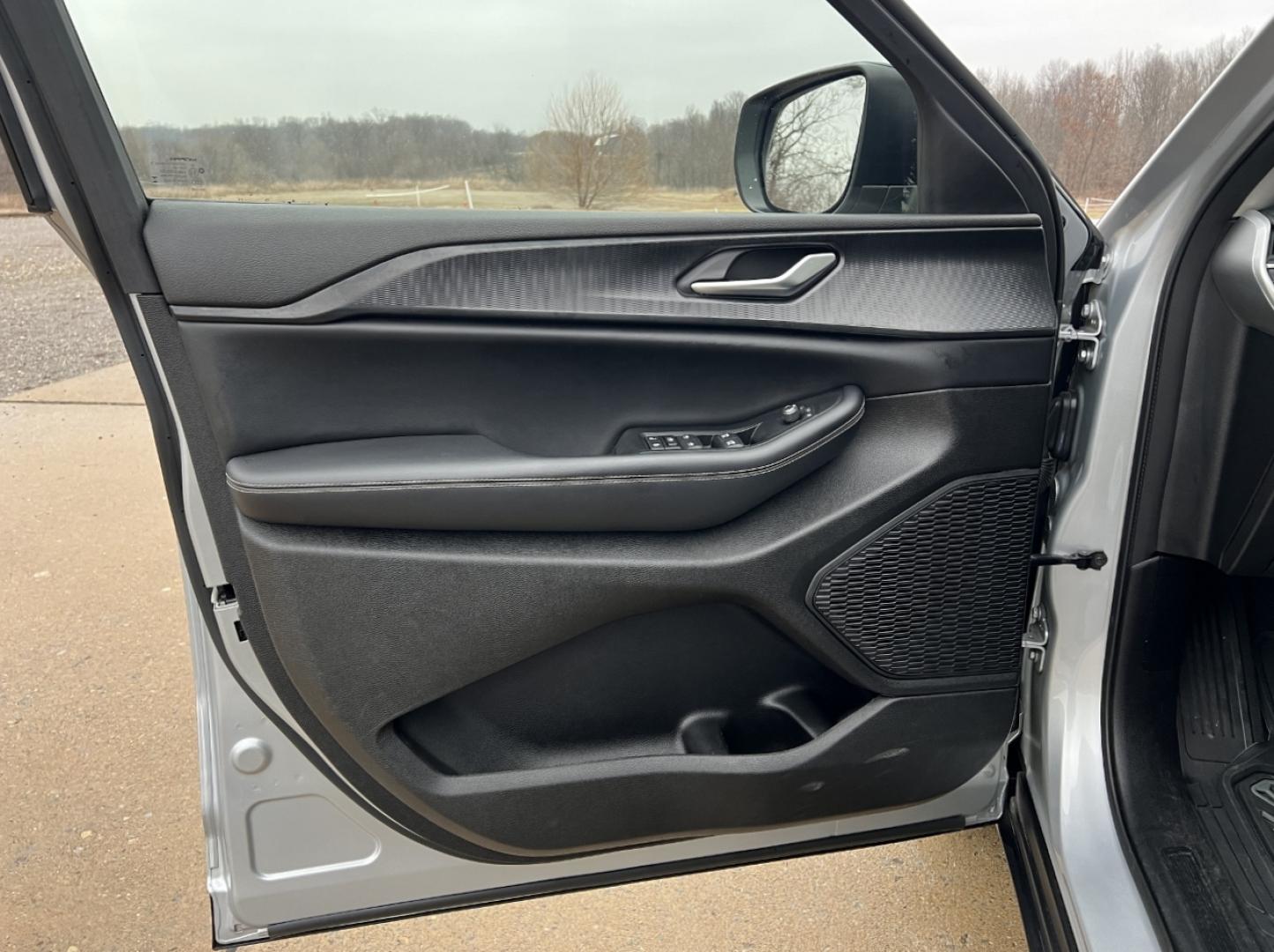 2023 SILVER /Black Jeep Grand Cherokee L Laredo 4WD (1C4RJKAG9P8) with an 3.6L V6 engine, Automatic transmission, located at 2990 Old Orchard Rd., Jackson, MO, 63755, 37.354214, -89.612106 - 2023 Jeep Grand Cherokee L Laredo 1-Owner 71xxx miles 4x4 3.6L V6 Automatic 3rd Row Backup Camera Power Driver Seat Bluetooth Cruise Power Windows/Locks/Mirrors We have financing available and we accept trades! Fill out a credit application on our website or come by today! If you have a - Photo#11