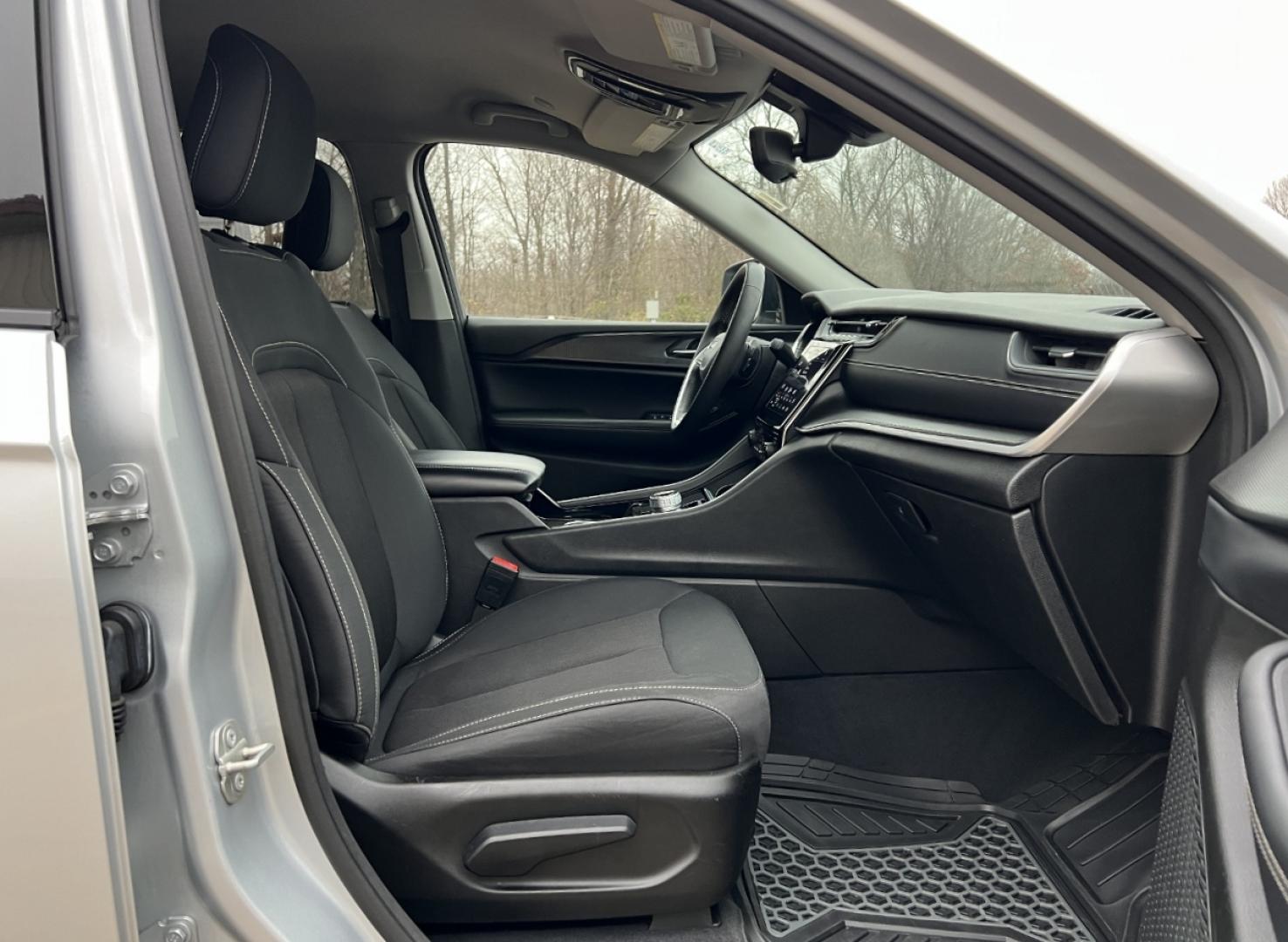 2023 SILVER /Black Jeep Grand Cherokee L Laredo 4WD (1C4RJKAG9P8) with an 3.6L V6 engine, Automatic transmission, located at 2990 Old Orchard Rd., Jackson, MO, 63755, 37.354214, -89.612106 - 2023 Jeep Grand Cherokee L Laredo 1-Owner 71xxx miles 4x4 3.6L V6 Automatic 3rd Row Backup Camera Power Driver Seat Bluetooth Cruise Power Windows/Locks/Mirrors We have financing available and we accept trades! Fill out a credit application on our website or come by today! If you have a - Photo#14