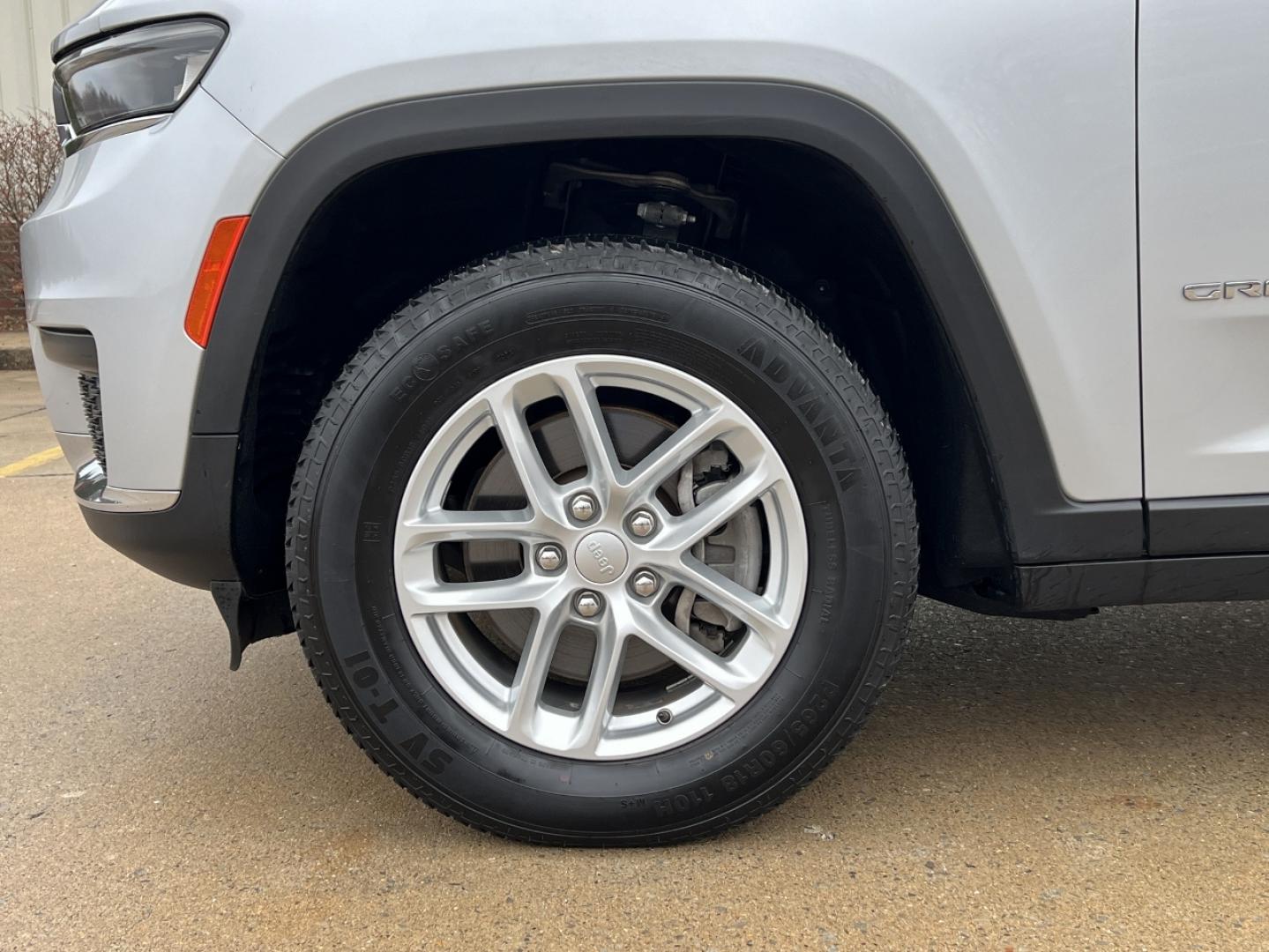 2023 SILVER /Black Jeep Grand Cherokee L Laredo 4WD (1C4RJKAG9P8) with an 3.6L V6 engine, Automatic transmission, located at 2990 Old Orchard Rd., Jackson, MO, 63755, 37.354214, -89.612106 - 2023 Jeep Grand Cherokee L Laredo 1-Owner 71xxx miles 4x4 3.6L V6 Automatic 3rd Row Backup Camera Power Driver Seat Bluetooth Cruise Power Windows/Locks/Mirrors We have financing available and we accept trades! Fill out a credit application on our website or come by today! If you have a - Photo#34