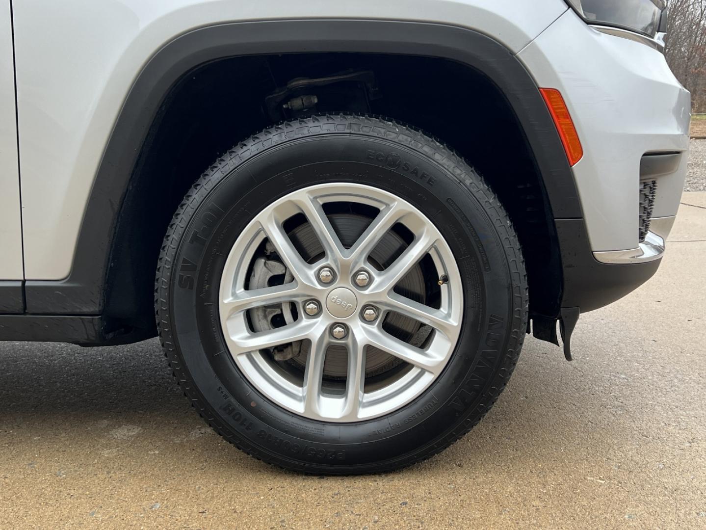2023 SILVER /Black Jeep Grand Cherokee L Laredo 4WD (1C4RJKAG9P8) with an 3.6L V6 engine, Automatic transmission, located at 2990 Old Orchard Rd., Jackson, MO, 63755, 37.354214, -89.612106 - 2023 Jeep Grand Cherokee L Laredo 1-Owner 71xxx miles 4x4 3.6L V6 Automatic 3rd Row Backup Camera Power Driver Seat Bluetooth Cruise Power Windows/Locks/Mirrors We have financing available and we accept trades! Fill out a credit application on our website or come by today! If you have a - Photo#37