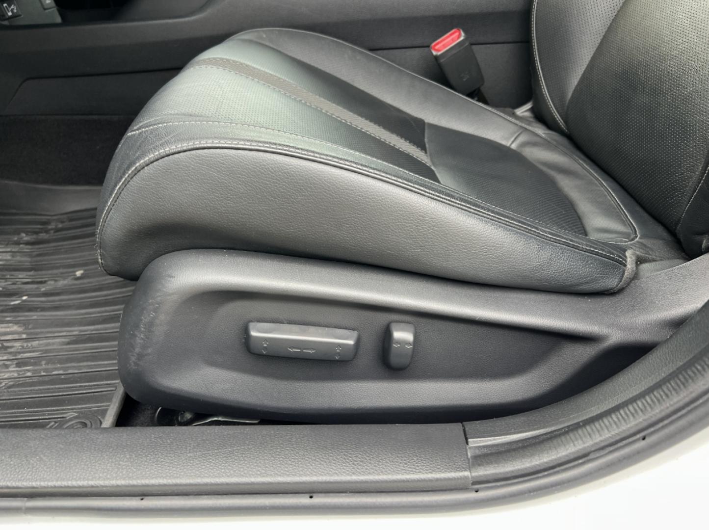 2021 WHITE /Black Honda Civic Sport Touring CVT (SHHFK7H97MU) with an 2.0L 4 Cyl. TURBO engine, CVT transmission, located at 2990 Old Orchard Rd., Jackson, MO, 63755, 37.354214, -89.612106 - 2021 Honda Civic Sport Touring 1-Owner 147xxx miles Front Wheel Drive 1.5L 4 Cyl. Automatic Leather Navigation Backup Camera Power/Heated Seats Heated Rear Seats Sunroof Bluetooth Remote Start Cruise Power Windows/Locks/Mirrors We have financing available and we accept trades! Fill o - Photo#6