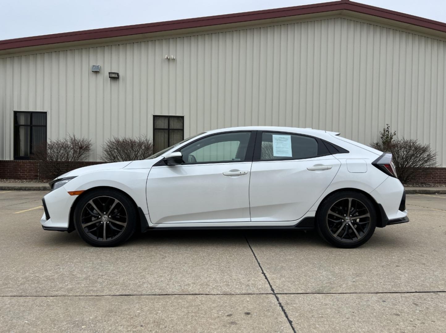 2021 WHITE /Black Honda Civic Sport Touring CVT (SHHFK7H97MU) with an 2.0L 4 Cyl. TURBO engine, CVT transmission, located at 2990 Old Orchard Rd., Jackson, MO, 63755, 37.354214, -89.612106 - 2021 Honda Civic Sport Touring 1-Owner 147xxx miles Front Wheel Drive 1.5L 4 Cyl. Automatic Leather Navigation Backup Camera Power/Heated Seats Heated Rear Seats Sunroof Bluetooth Remote Start Cruise Power Windows/Locks/Mirrors We have financing available and we accept trades! Fill o - Photo#10