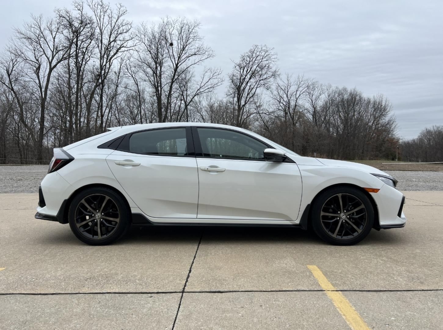 2021 WHITE /Black Honda Civic Sport Touring CVT (SHHFK7H97MU) with an 2.0L 4 Cyl. TURBO engine, CVT transmission, located at 2990 Old Orchard Rd., Jackson, MO, 63755, 37.354214, -89.612106 - 2021 Honda Civic Sport Touring 1-Owner 147xxx miles Front Wheel Drive 1.5L 4 Cyl. Automatic Leather Navigation Backup Camera Power/Heated Seats Heated Rear Seats Sunroof Bluetooth Remote Start Cruise Power Windows/Locks/Mirrors We have financing available and we accept trades! Fill o - Photo#11