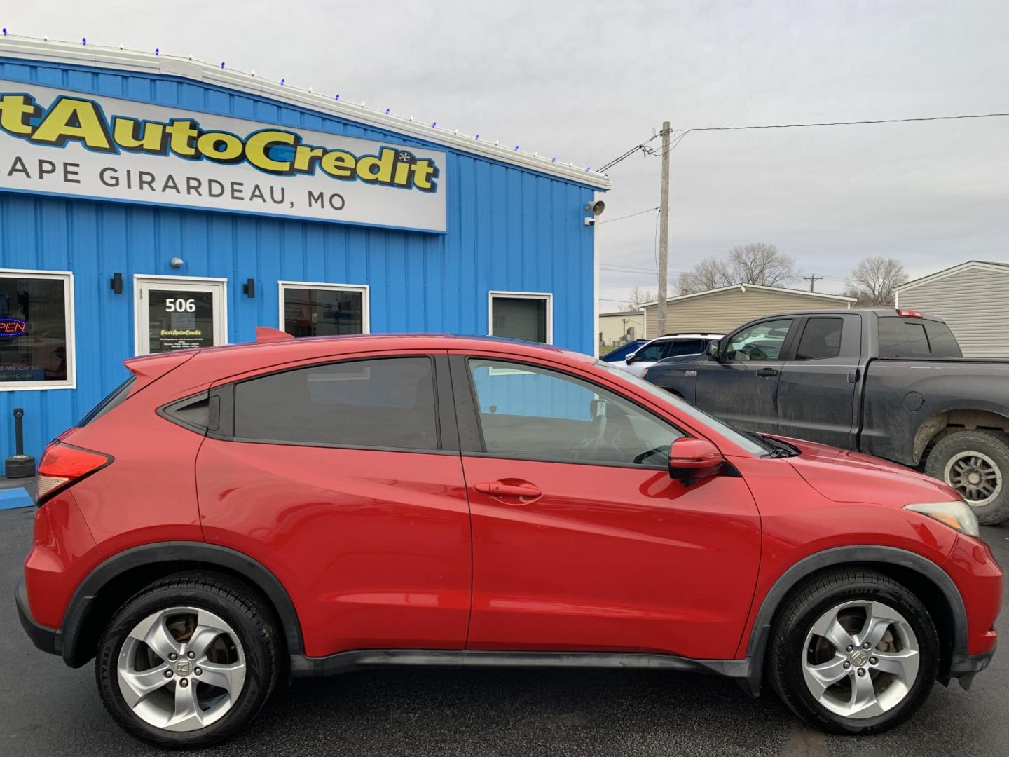 2016 RED /BLACK Honda HR-V EX (3CZRU6H57GM) with an 1.8L L4 DOHC 16V engine, Automatic transmission, located at 506 S. Kingshighway, Cape Girardeau, MO, 63703, (573) 235-5000, 37.294991, -89.553635 - 2016 Honda HR-V 137,xxx Miles Automatic Heated Seats Backup Camera Sunroof All Wheel Drive Power Windows/Locks/Mirrors Bluetooth We have financing available and we accept trades! Fill out a credit application on our website or come by today! If you have any questions, give us a call at ( - Photo#8