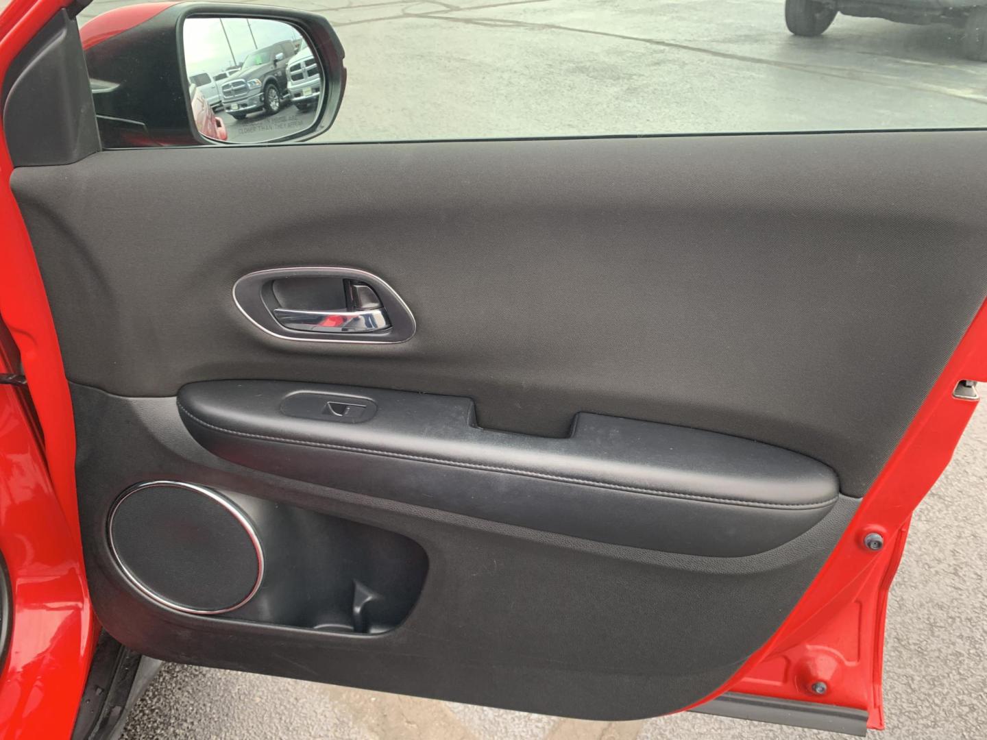 2016 RED /BLACK Honda HR-V EX (3CZRU6H57GM) with an 1.8L L4 DOHC 16V engine, Automatic transmission, located at 506 S. Kingshighway, Cape Girardeau, MO, 63703, (573) 235-5000, 37.294991, -89.553635 - 2016 Honda HR-V 137,xxx Miles Automatic Heated Seats Backup Camera Sunroof All Wheel Drive Power Windows/Locks/Mirrors Bluetooth We have financing available and we accept trades! Fill out a credit application on our website or come by today! If you have any questions, give us a call at ( - Photo#9