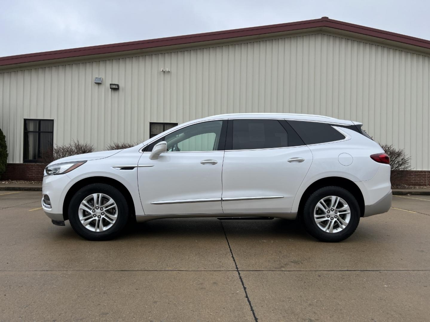2018 WHITE /Tan Buick Enclave Essence FWD (5GAERBKW4JJ) with an 3.6L V6 engine, Automatic transmission, located at 2990 Old Orchard Rd., Jackson, MO, 63755, 37.354214, -89.612106 - 2018 Buick Enclave Essence 1-Owner 87xxx miles Front Wheel Drive 3.6L V6 Automatic Leather 3rd Row Navigation Power/Heated Seats Backup Camera Sunroof Bluetooth Remote Start Cruise Power Windows/Locks/Mirrors We have financing available and we accept trades! Fill out a credit applica - Photo#9