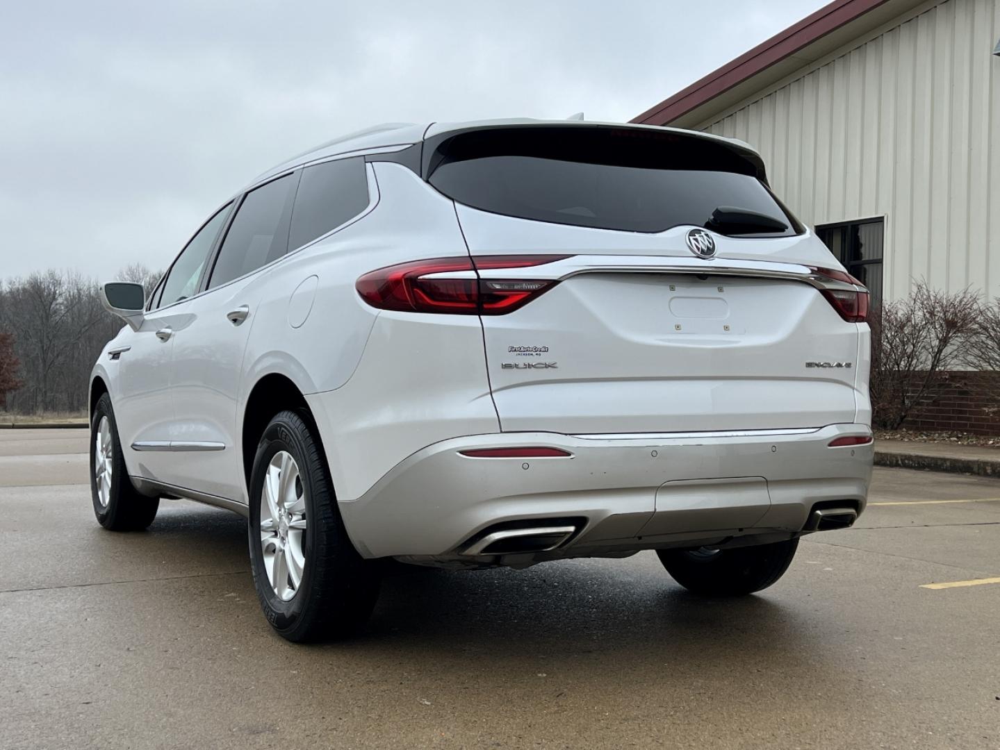 2018 WHITE /Tan Buick Enclave Essence FWD (5GAERBKW4JJ) with an 3.6L V6 engine, Automatic transmission, located at 2990 Old Orchard Rd., Jackson, MO, 63755, 37.354214, -89.612106 - 2018 Buick Enclave Essence 1-Owner 87xxx miles Front Wheel Drive 3.6L V6 Automatic Leather 3rd Row Navigation Power/Heated Seats Backup Camera Sunroof Bluetooth Remote Start Cruise Power Windows/Locks/Mirrors We have financing available and we accept trades! Fill out a credit applica - Photo#12