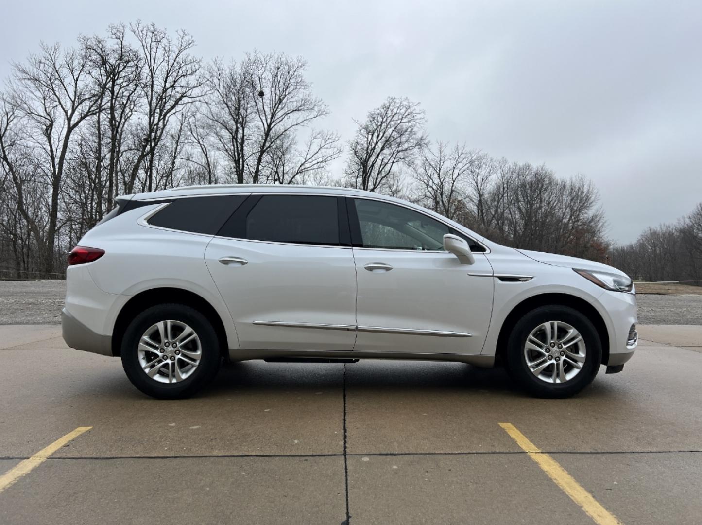 2018 WHITE /Tan Buick Enclave Essence FWD (5GAERBKW4JJ) with an 3.6L V6 engine, Automatic transmission, located at 2990 Old Orchard Rd., Jackson, MO, 63755, 37.354214, -89.612106 - 2018 Buick Enclave Essence 1-Owner 87xxx miles Front Wheel Drive 3.6L V6 Automatic Leather 3rd Row Navigation Power/Heated Seats Backup Camera Sunroof Bluetooth Remote Start Cruise Power Windows/Locks/Mirrors We have financing available and we accept trades! Fill out a credit applica - Photo#10