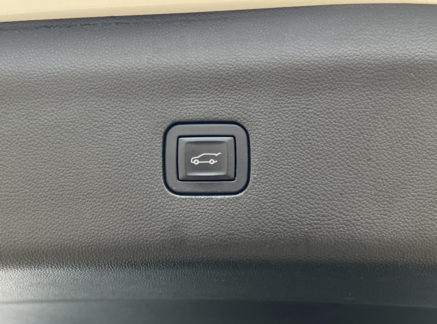 2018 WHITE /Tan Buick Enclave Essence FWD (5GAERBKW4JJ) with an 3.6L V6 engine, Automatic transmission, located at 2990 Old Orchard Rd., Jackson, MO, 63755, 37.354214, -89.612106 - 2018 Buick Enclave Essence 1-Owner 87xxx miles Front Wheel Drive 3.6L V6 Automatic Leather 3rd Row Navigation Power/Heated Seats Backup Camera Sunroof Bluetooth Remote Start Cruise Power Windows/Locks/Mirrors We have financing available and we accept trades! Fill out a credit applica - Photo#24