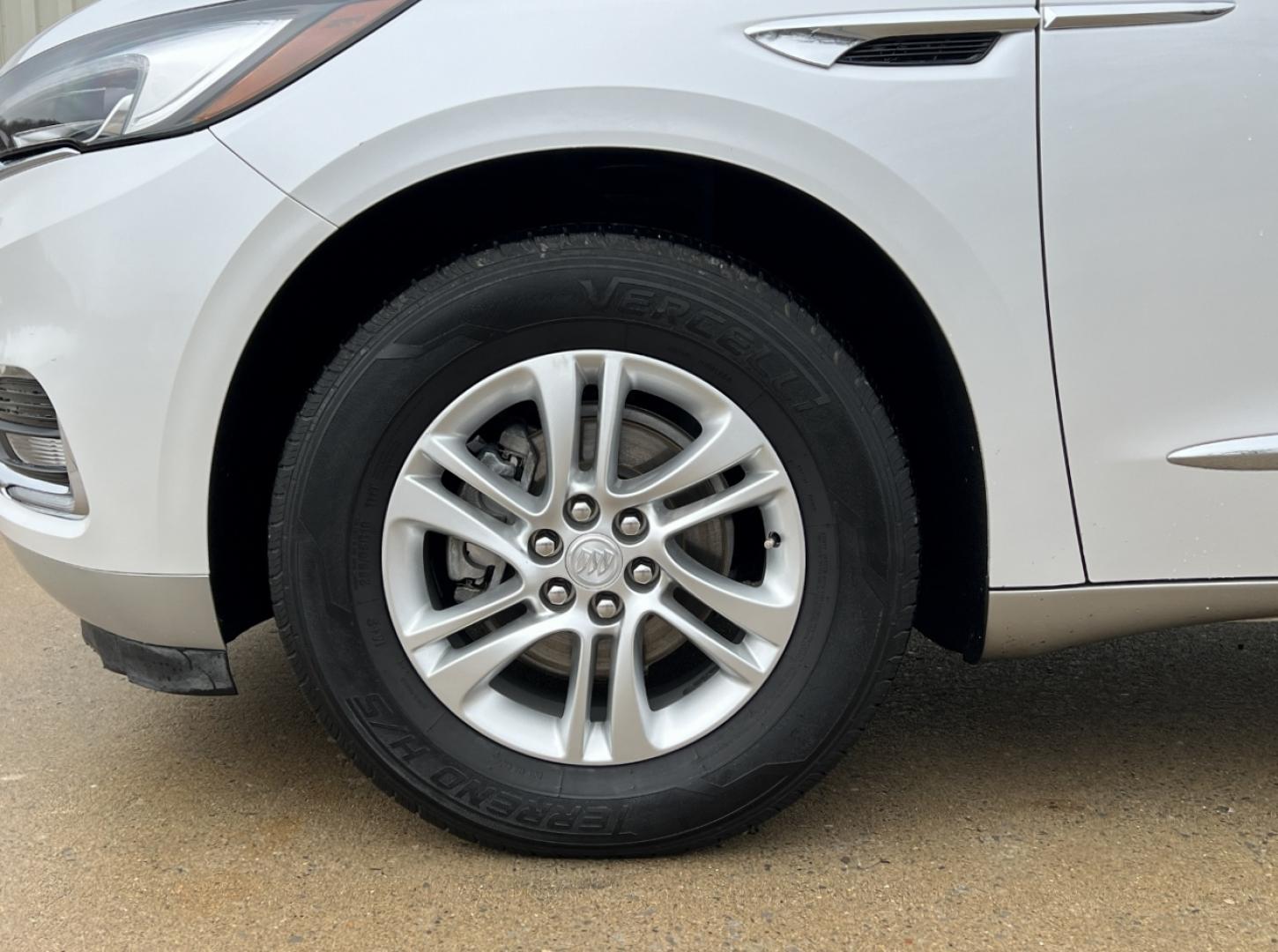 2018 WHITE /Tan Buick Enclave Essence FWD (5GAERBKW4JJ) with an 3.6L V6 engine, Automatic transmission, located at 2990 Old Orchard Rd., Jackson, MO, 63755, 37.354214, -89.612106 - 2018 Buick Enclave Essence 1-Owner 87xxx miles Front Wheel Drive 3.6L V6 Automatic Leather 3rd Row Navigation Power/Heated Seats Backup Camera Sunroof Bluetooth Remote Start Cruise Power Windows/Locks/Mirrors We have financing available and we accept trades! Fill out a credit applica - Photo#40