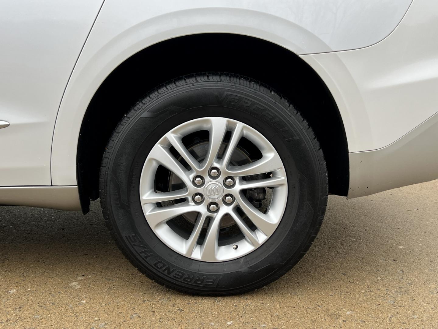 2018 WHITE /Tan Buick Enclave Essence FWD (5GAERBKW4JJ) with an 3.6L V6 engine, Automatic transmission, located at 2990 Old Orchard Rd., Jackson, MO, 63755, 37.354214, -89.612106 - 2018 Buick Enclave Essence 1-Owner 87xxx miles Front Wheel Drive 3.6L V6 Automatic Leather 3rd Row Navigation Power/Heated Seats Backup Camera Sunroof Bluetooth Remote Start Cruise Power Windows/Locks/Mirrors We have financing available and we accept trades! Fill out a credit applica - Photo#41